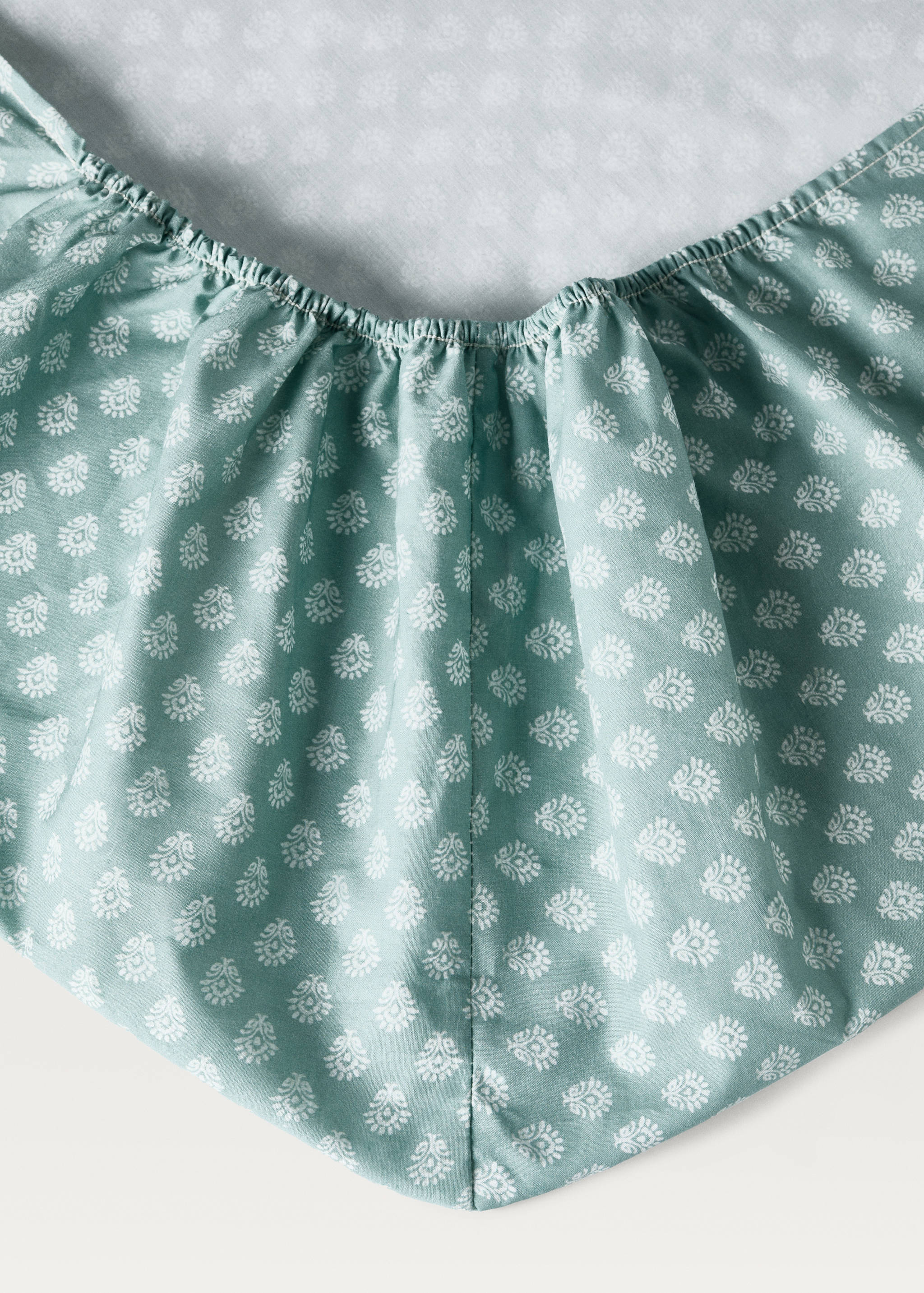 Spannbetttuch aus Baumwoll-Perkal mit kleinem Blumenmotiv für 90 cm Kinderbett - Detail des Artikels 1