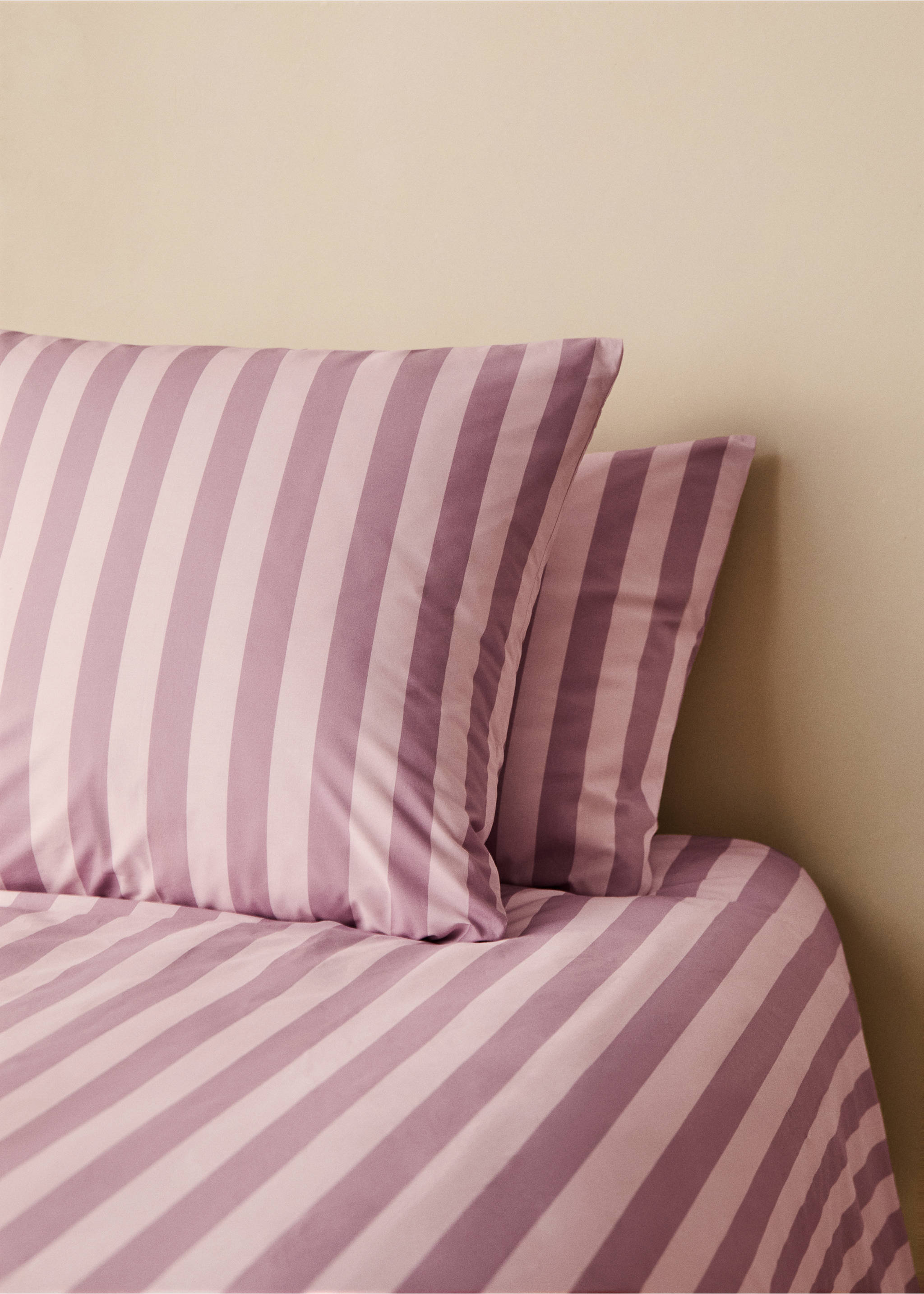 Kinderkissenbezug Baumwollperkal breite Streifen 60x60 cm - Allgemeine Ansicht, Rosa. Ref: 87034088-00.