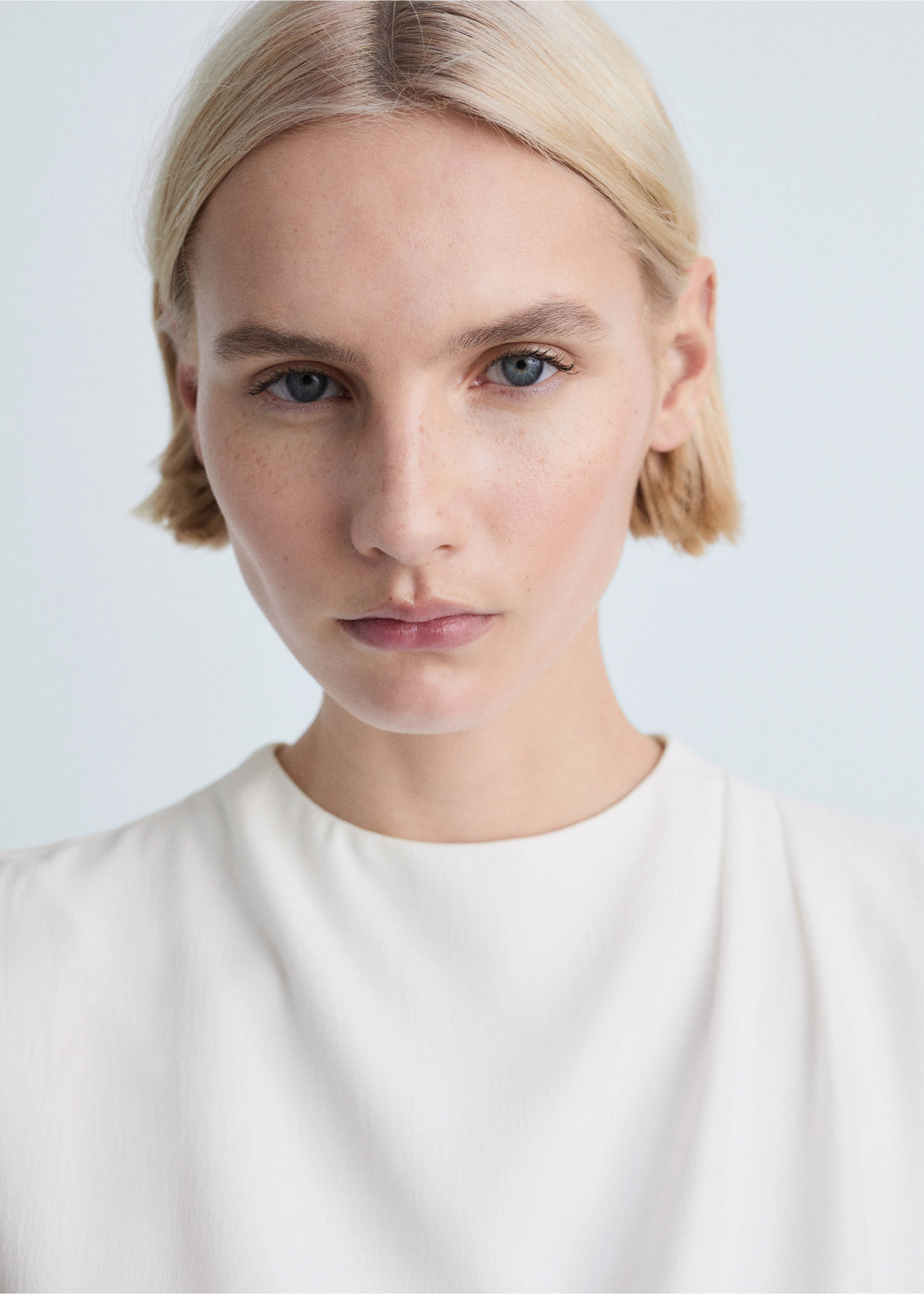 Sleeveless draped blouse - Details of the article 1, Off White. Ref: 87034092-00.