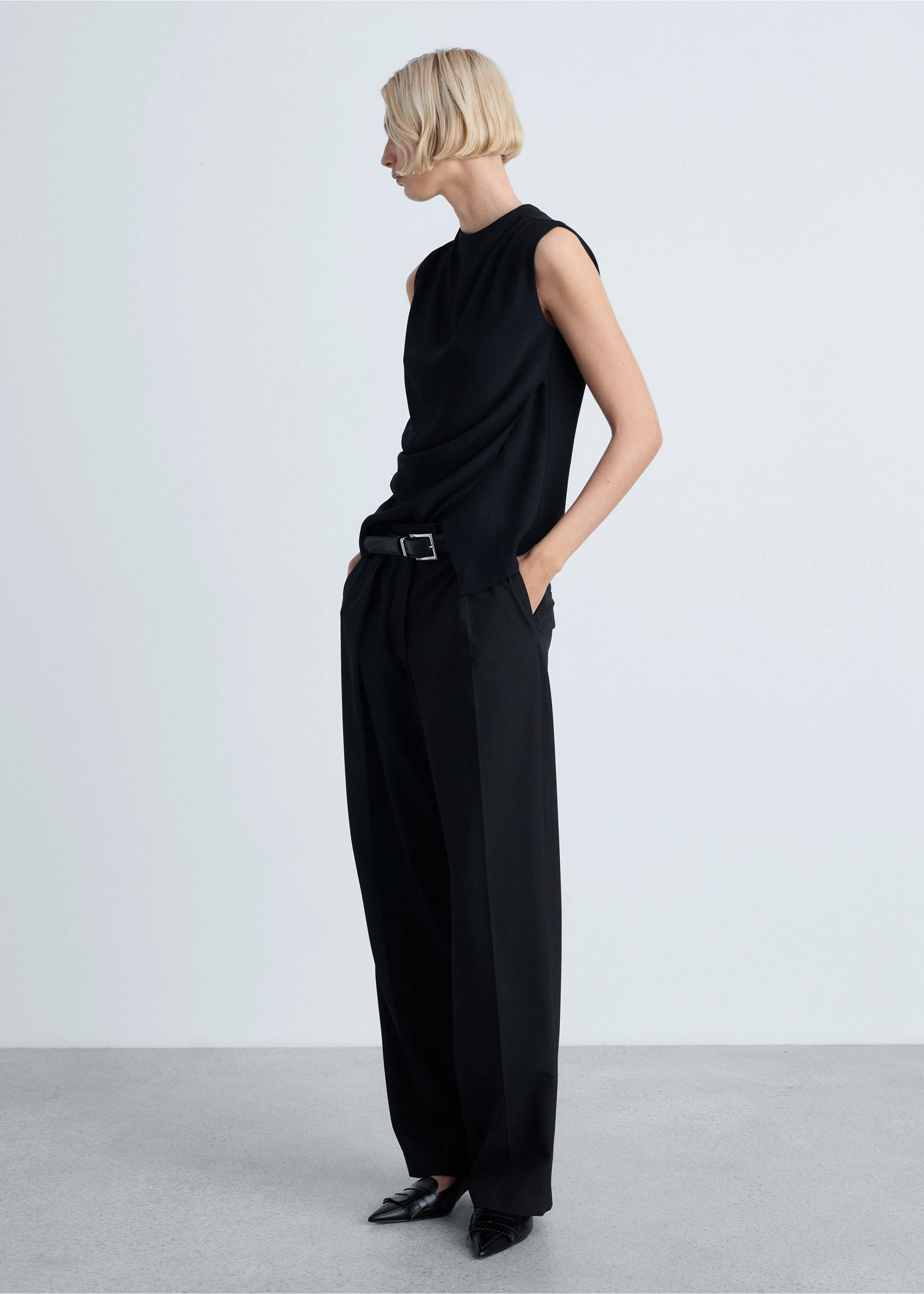 Sleeveless draped blouse - General plane, Black. Ref: 87034092-00.
