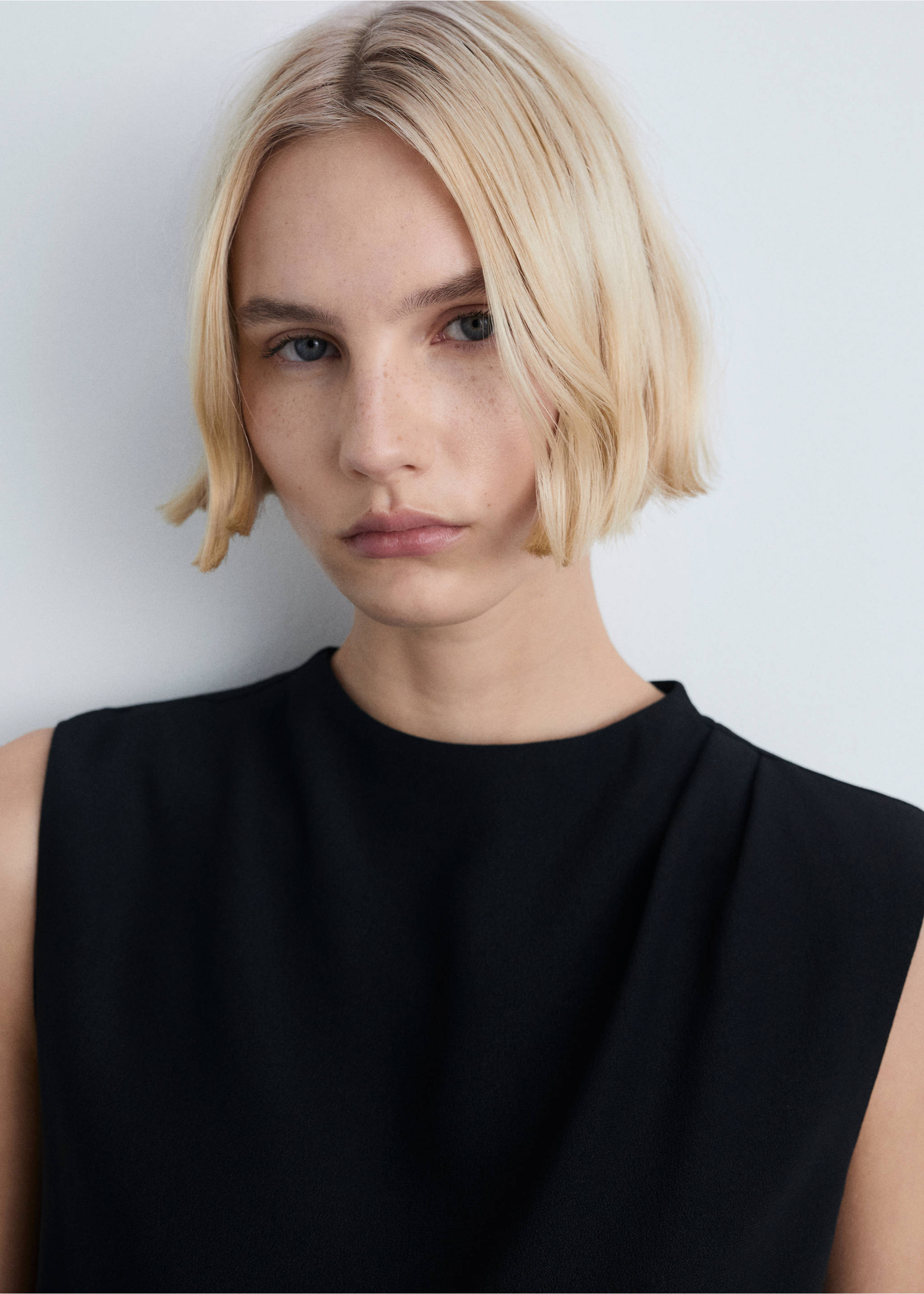 Sleeveless draped blouse - Details of the article 1, Black. Ref: 87034092-00.