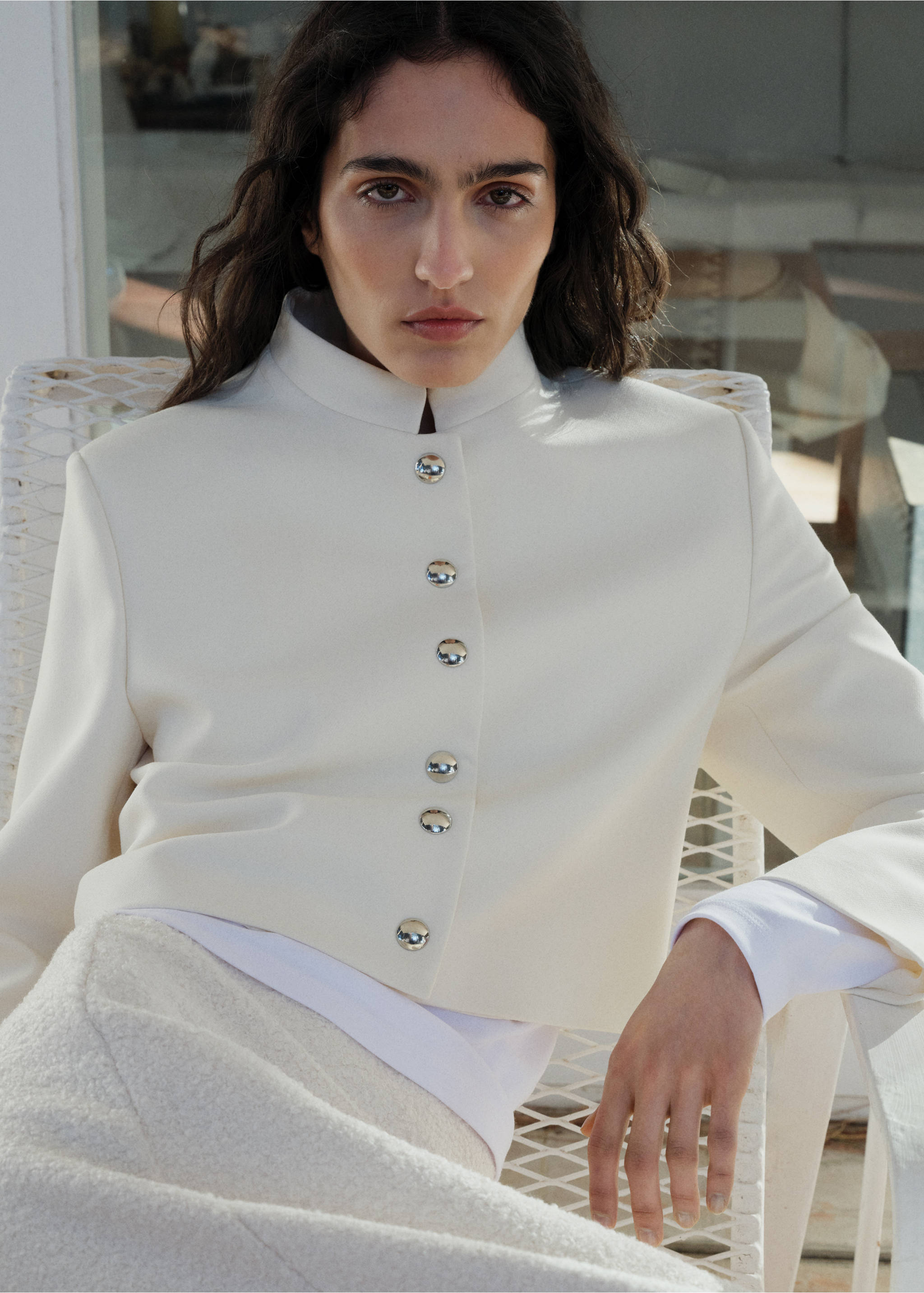 Strip-neck cropped jacket - Details of the article 2, Ecru. Ref: 87034095-00.
