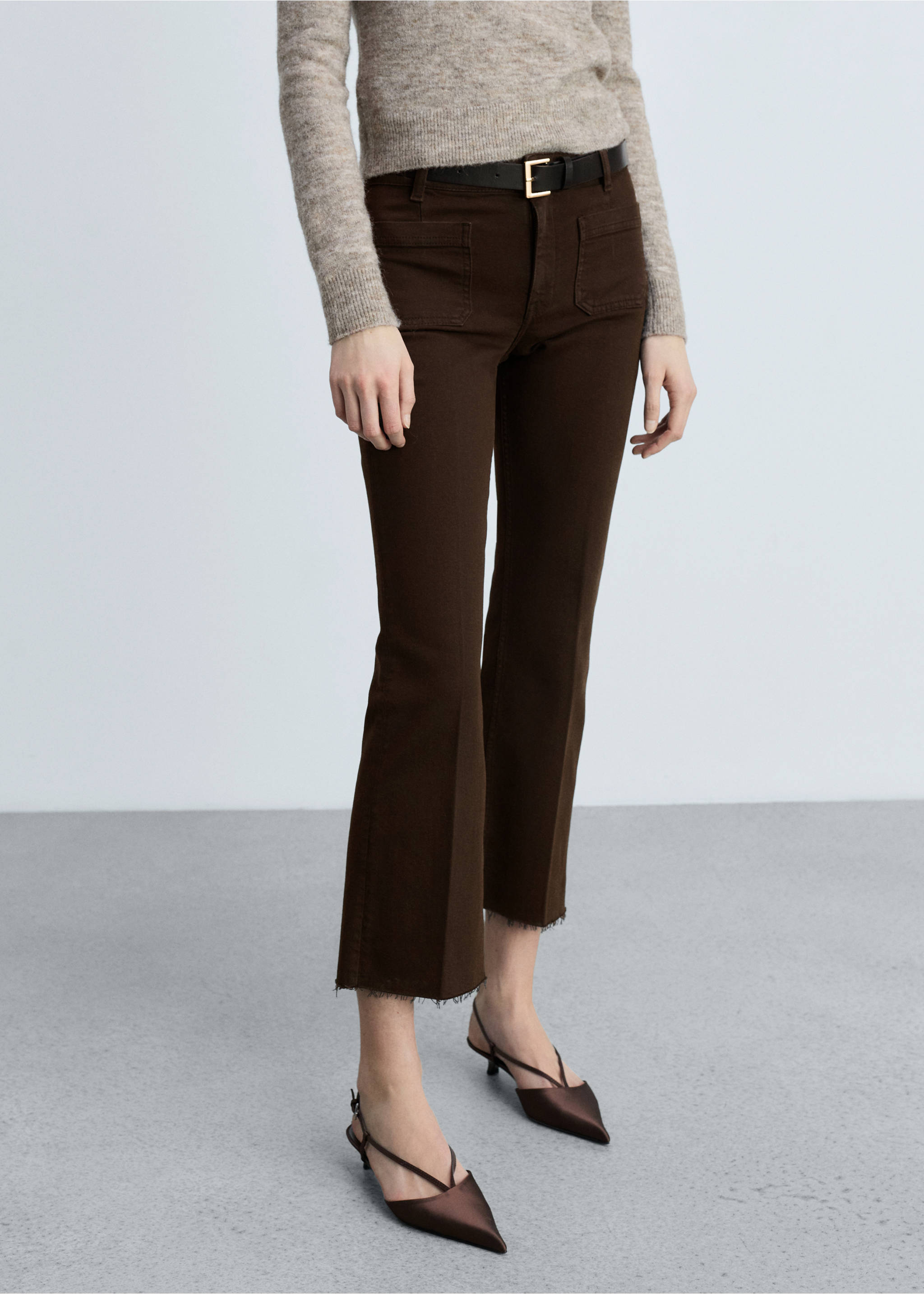 Utsvängda korta jeans med fickor - Bild av mittparti, Choklad. Ref: 87034096-00.