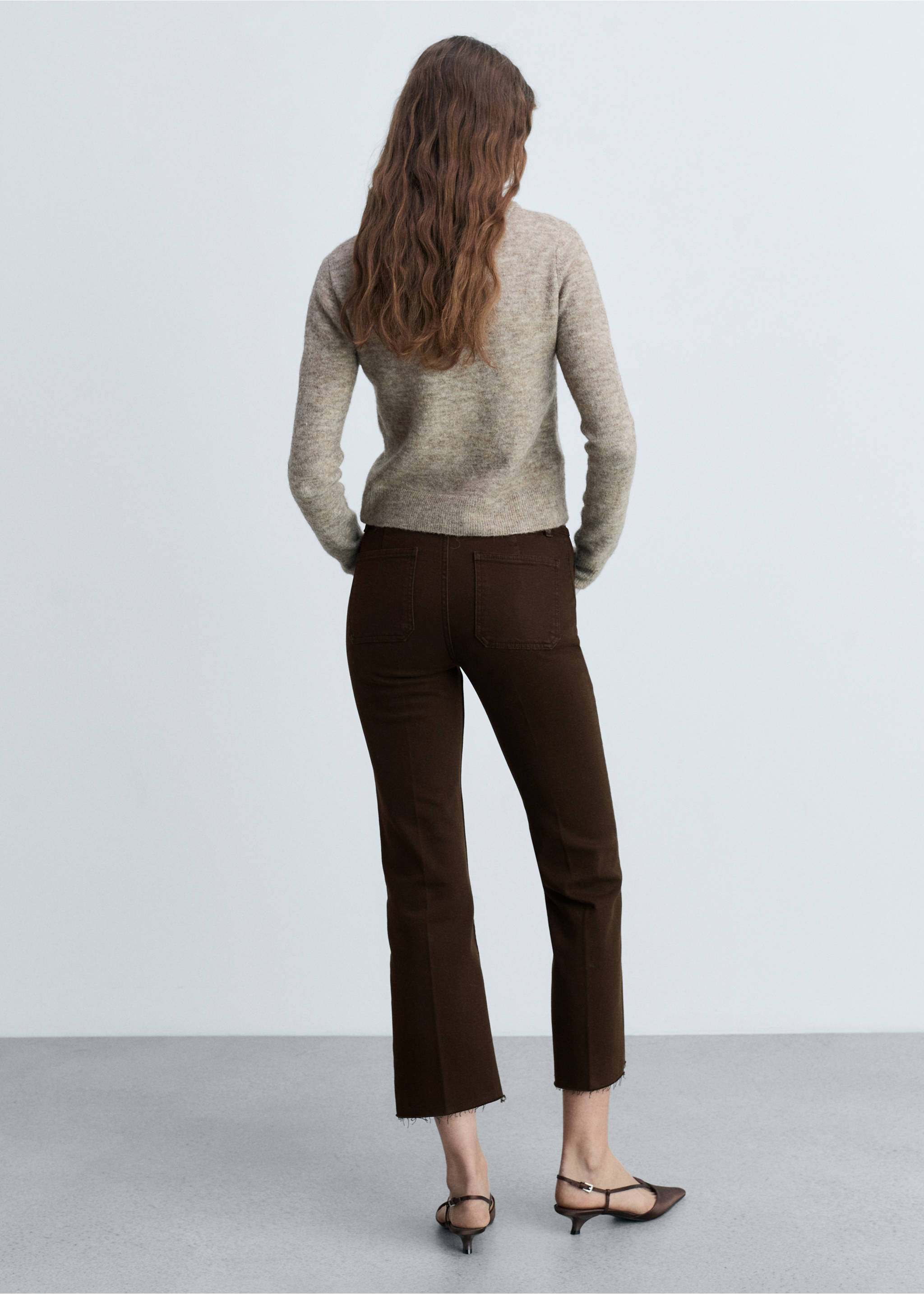 Utsvängda korta jeans med fickor - Artikelns baksida, Choklad. Ref: 87034096-00.