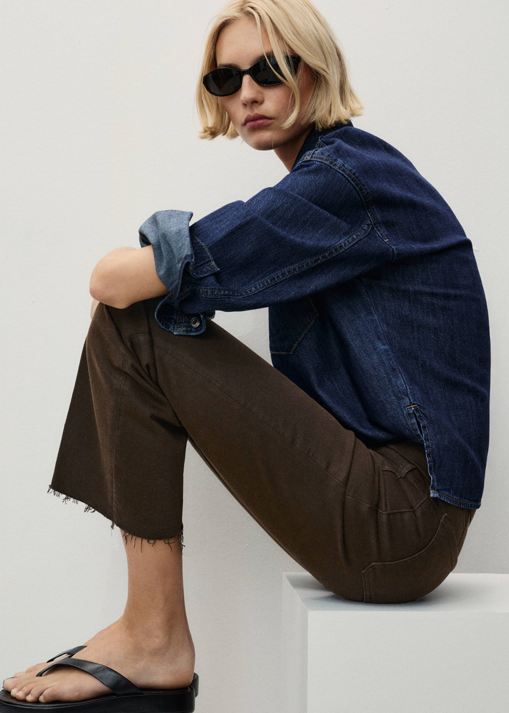 Flared cropped jeans with pockets - Details of the article 6
