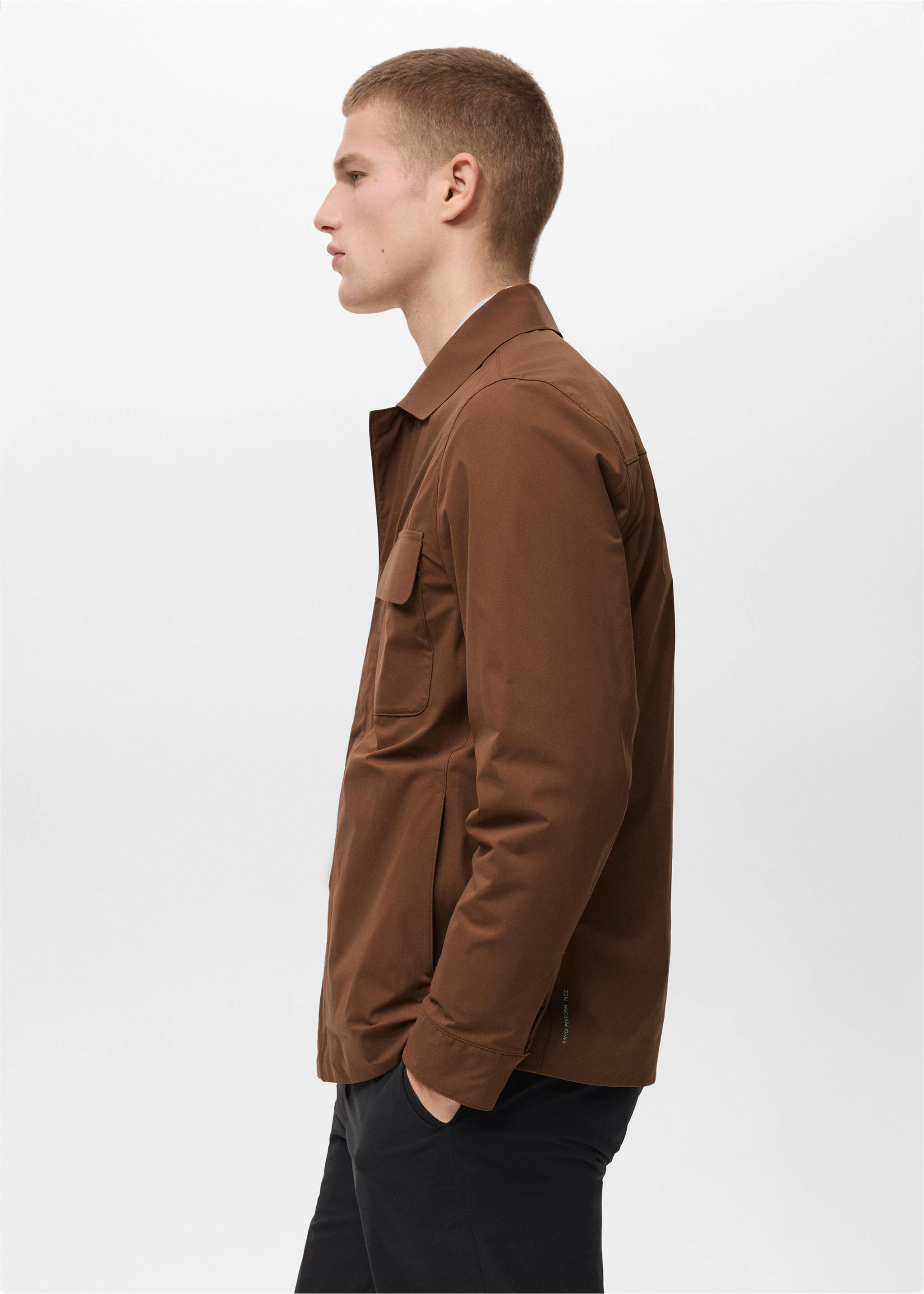 Veste imperméable à poches - Détail de l'article 2, Orange brûlé. Ref: 87034390-00.