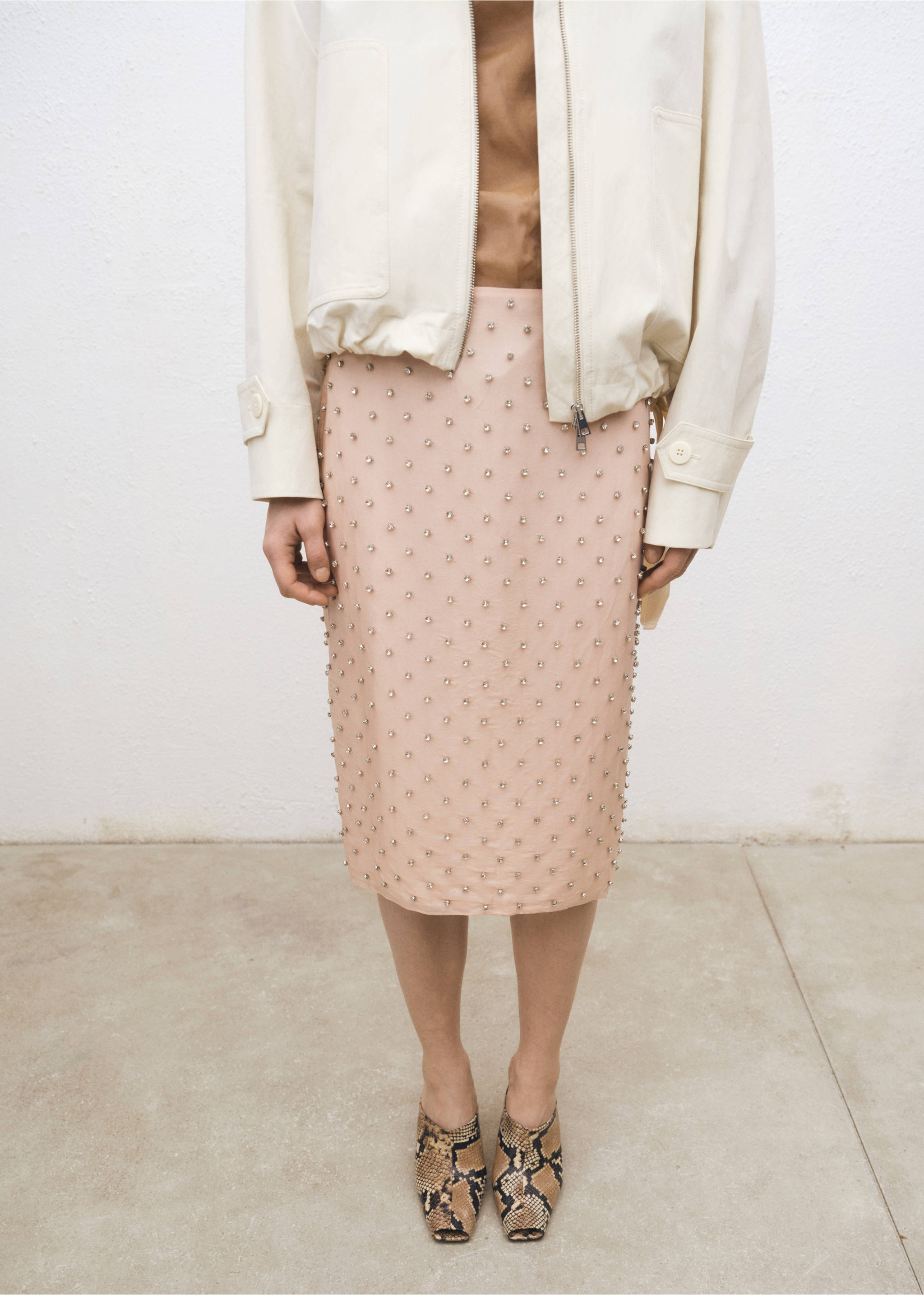 Midi-Rock mit Kristallstein-Applikationen - Mittlere Ansicht, Pastellrosa. Ref: 87034419-00.