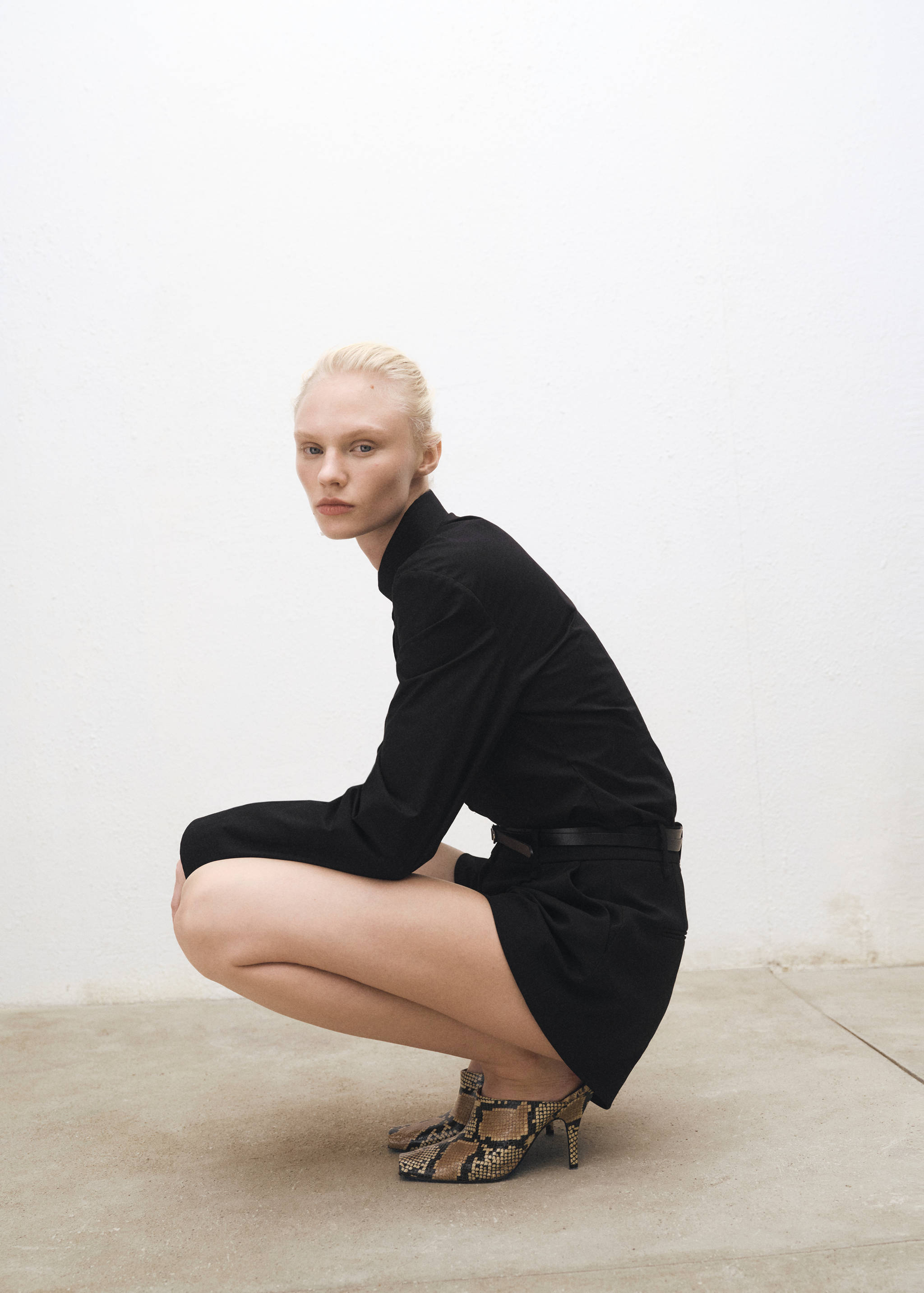 Suit shorts with pleat detail - Details of the article 2