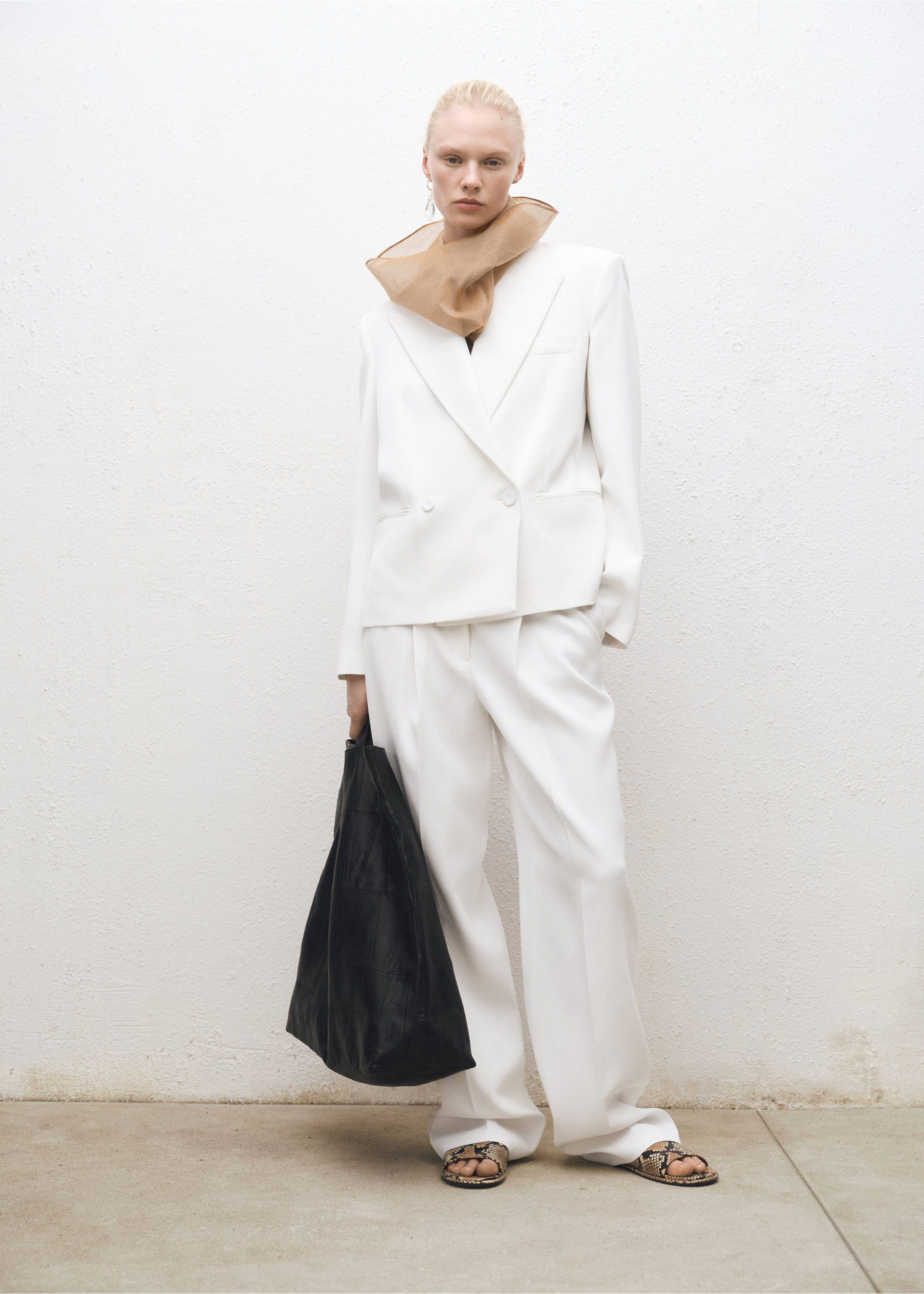 Oversized double-breasted suit jacket - General plane, White. Ref: 87034421-00.