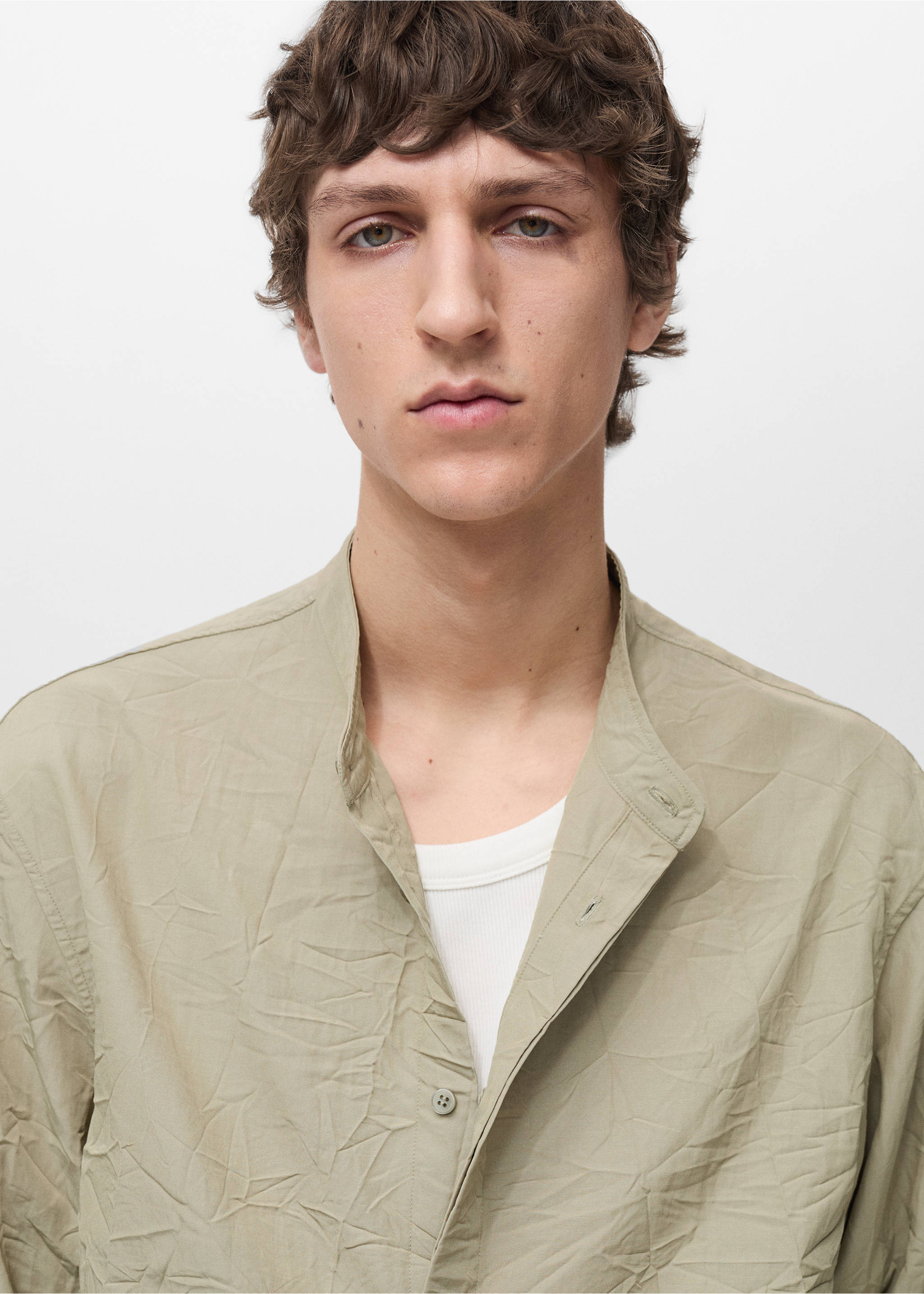 Crew-neck shirt with creased effect - Details of the article 1, Pastel Green. Ref: 87034425-00.