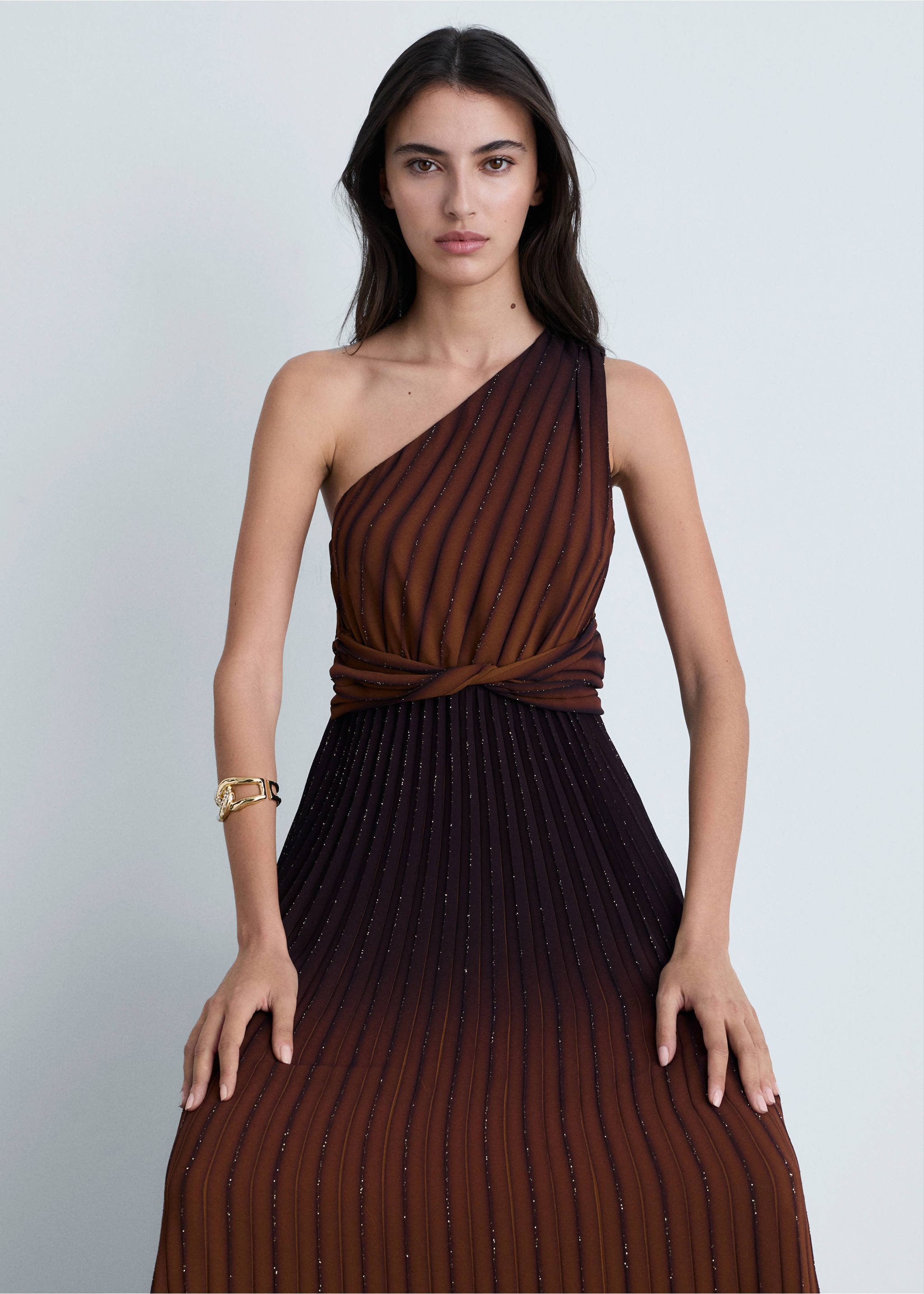 Gradient-effect pleated dress - Details of the article 2, Coffee. Ref: 87034782-00.