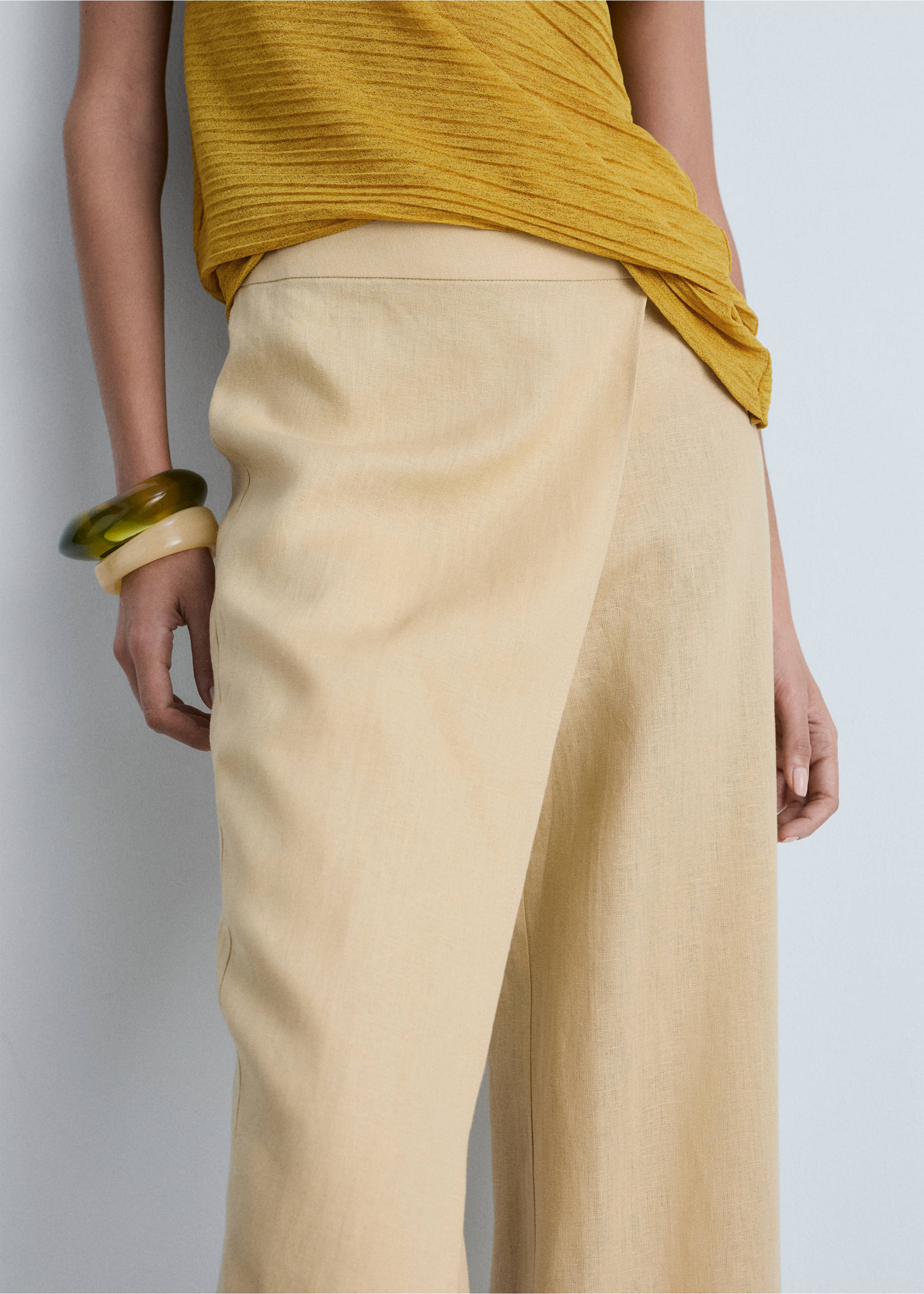 Pantalon croisé lin - Détail de l'article 2, Sable. Ref: 87034788-00.