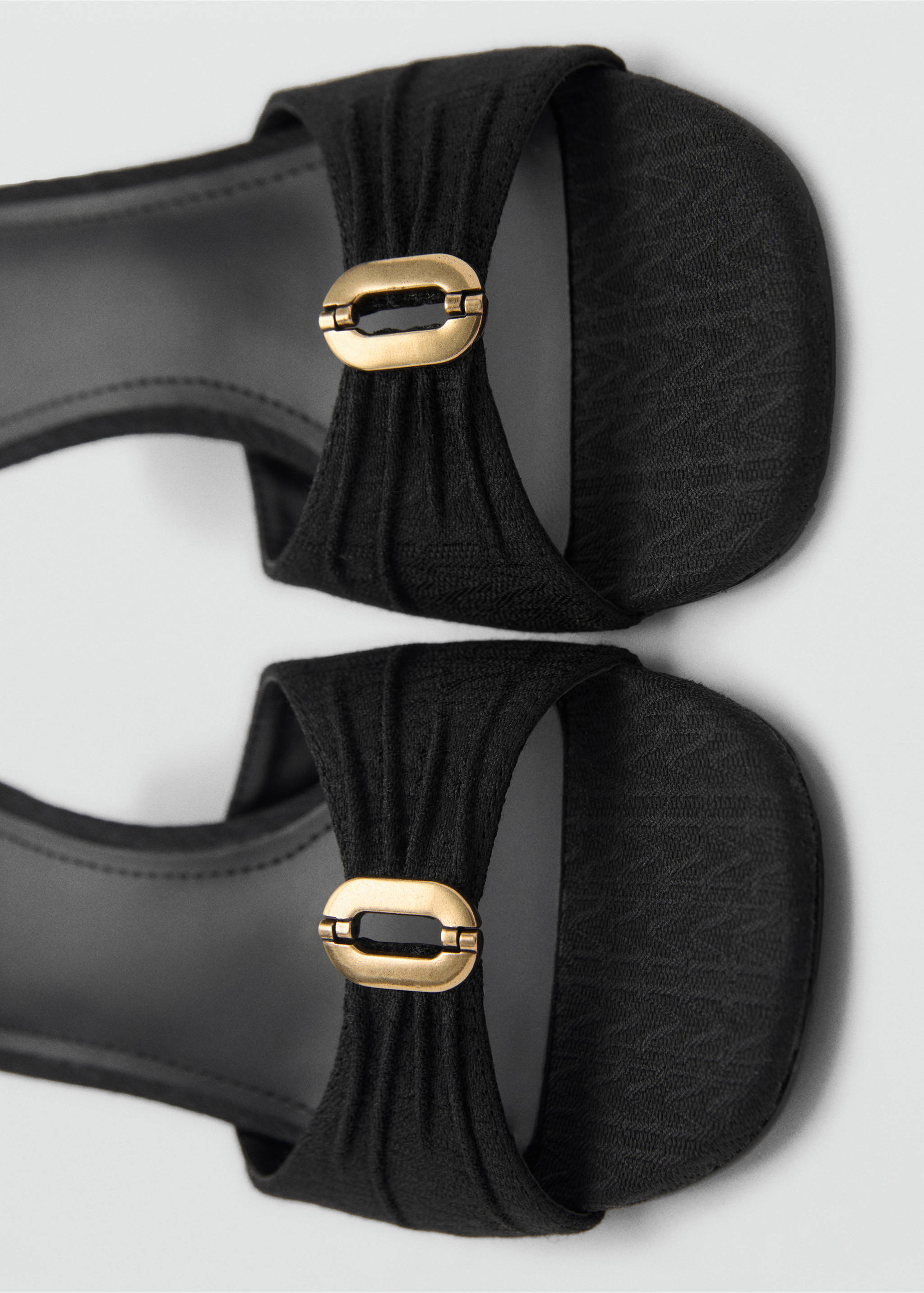 Högklackade sandaler med metalldetalj - Detaljer om artikeln 2, Svart. Ref: 87034804-00.