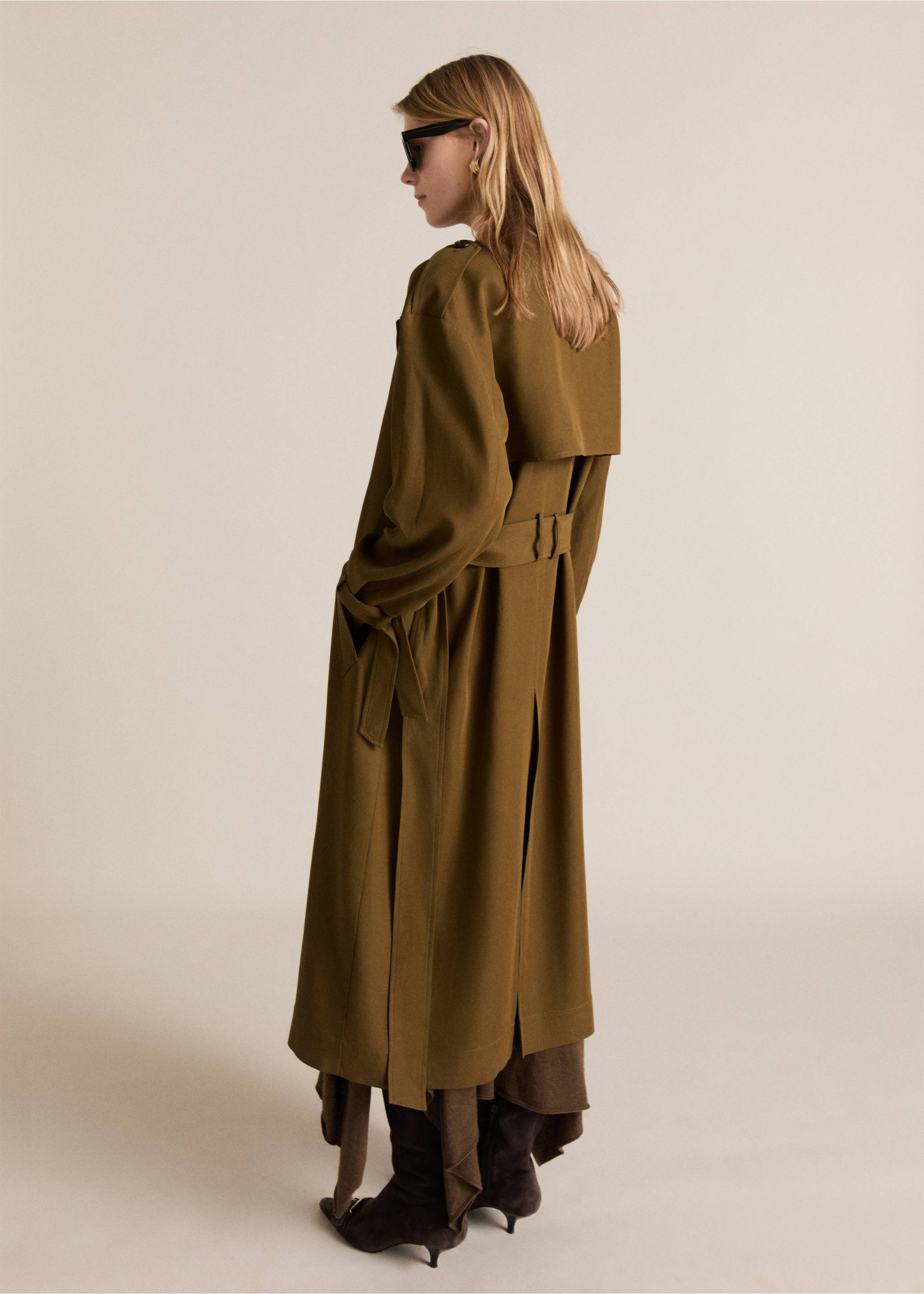 Gabardina comprida oversize de liocel - Verso do artigo, Caqui. Ref: 87034811-00.