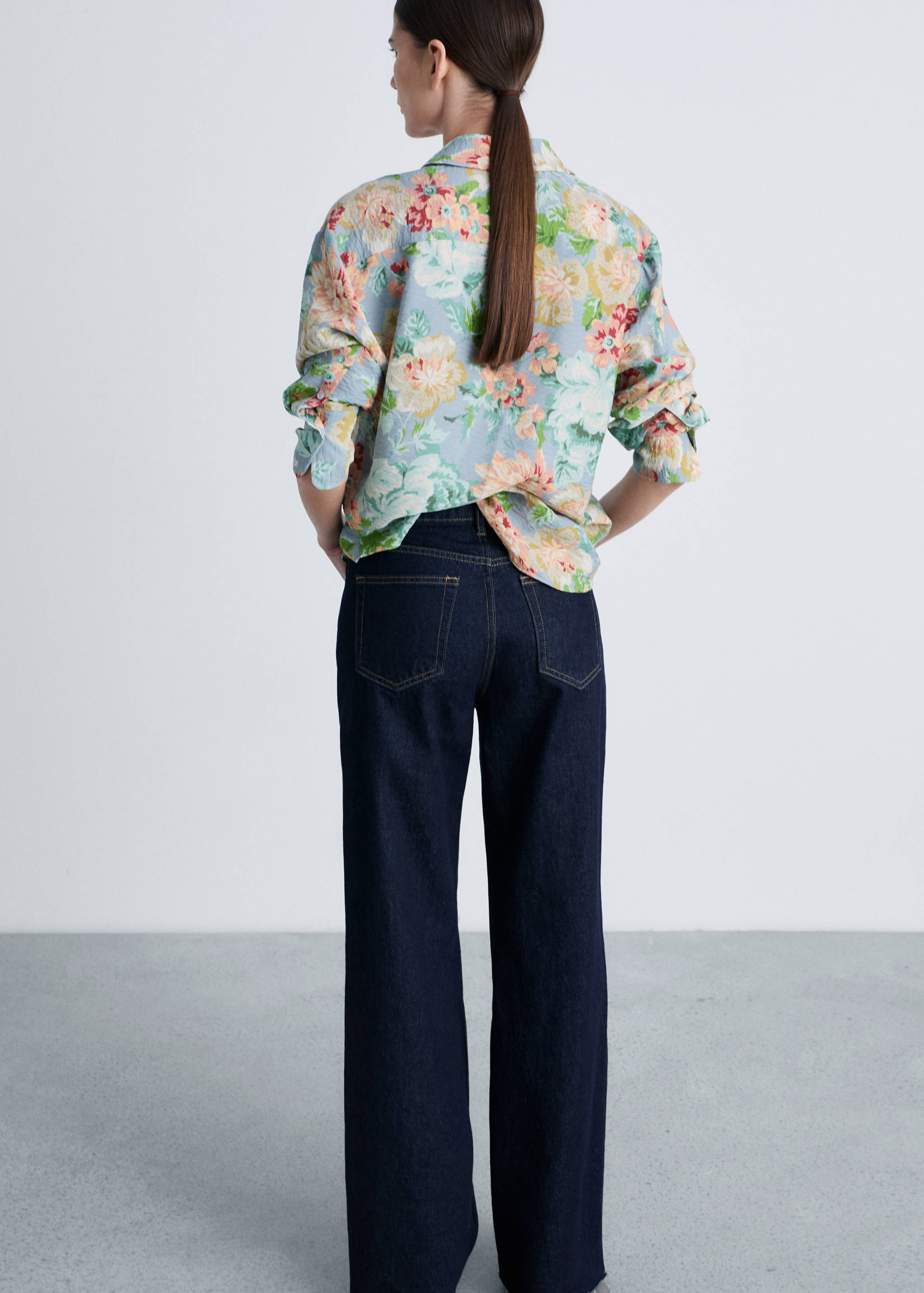 Regular floral-print shirt - Reverse of the article