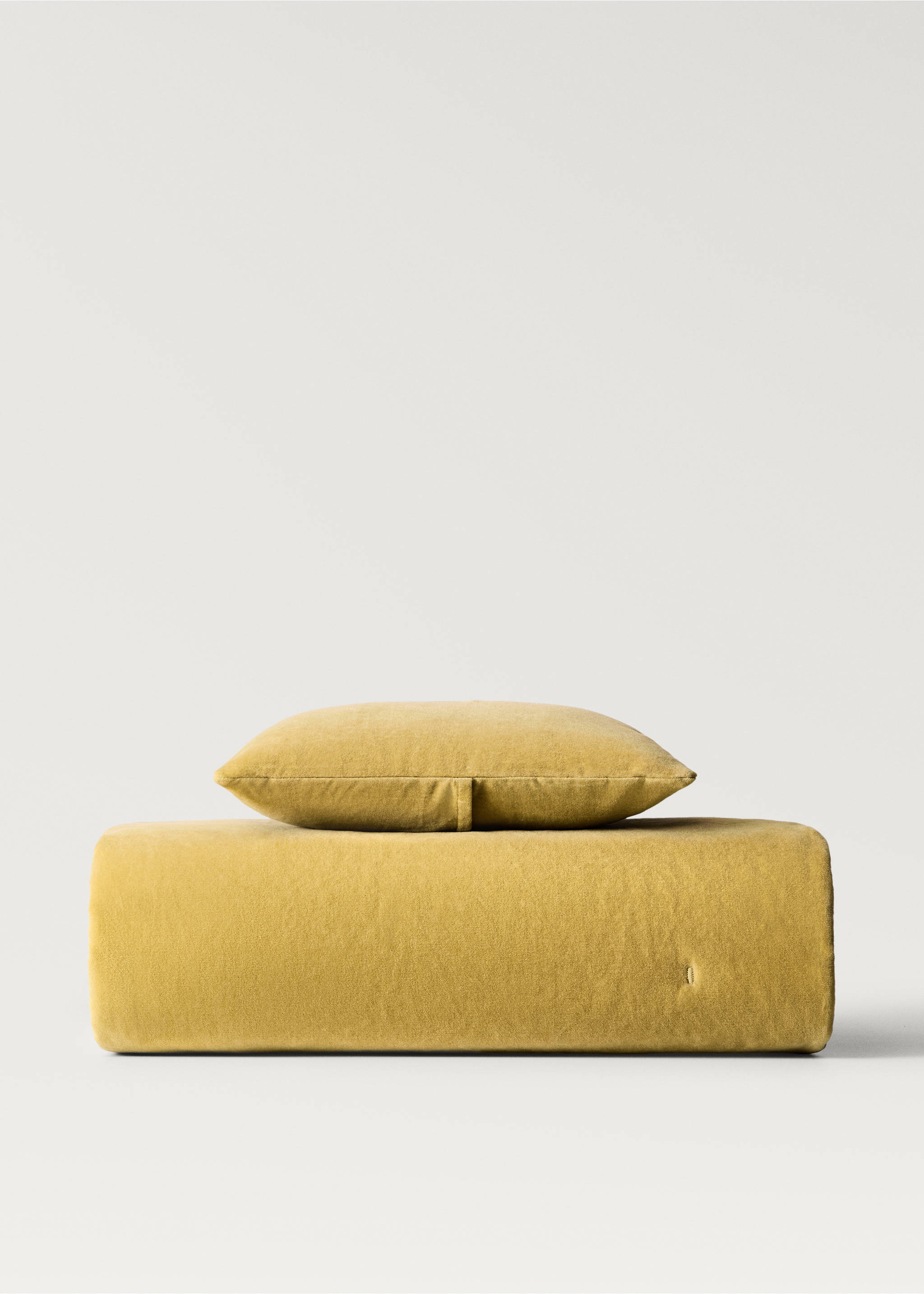 Garment-dyed velvet cotton bedspread for cot - Article without model, Lime. Ref: 87035145-00.