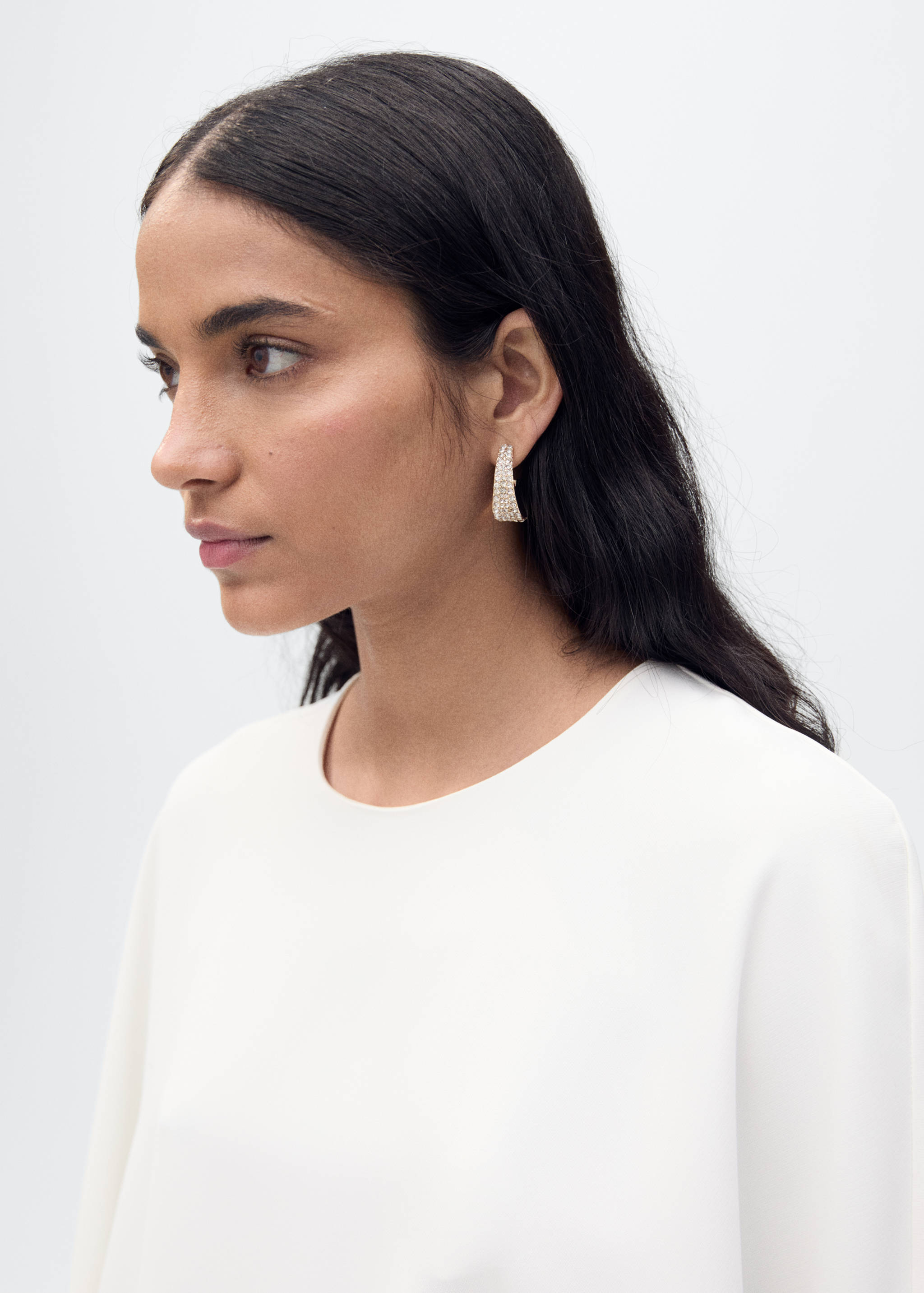 Asymmetrical round-neck cape - Details of the article 1