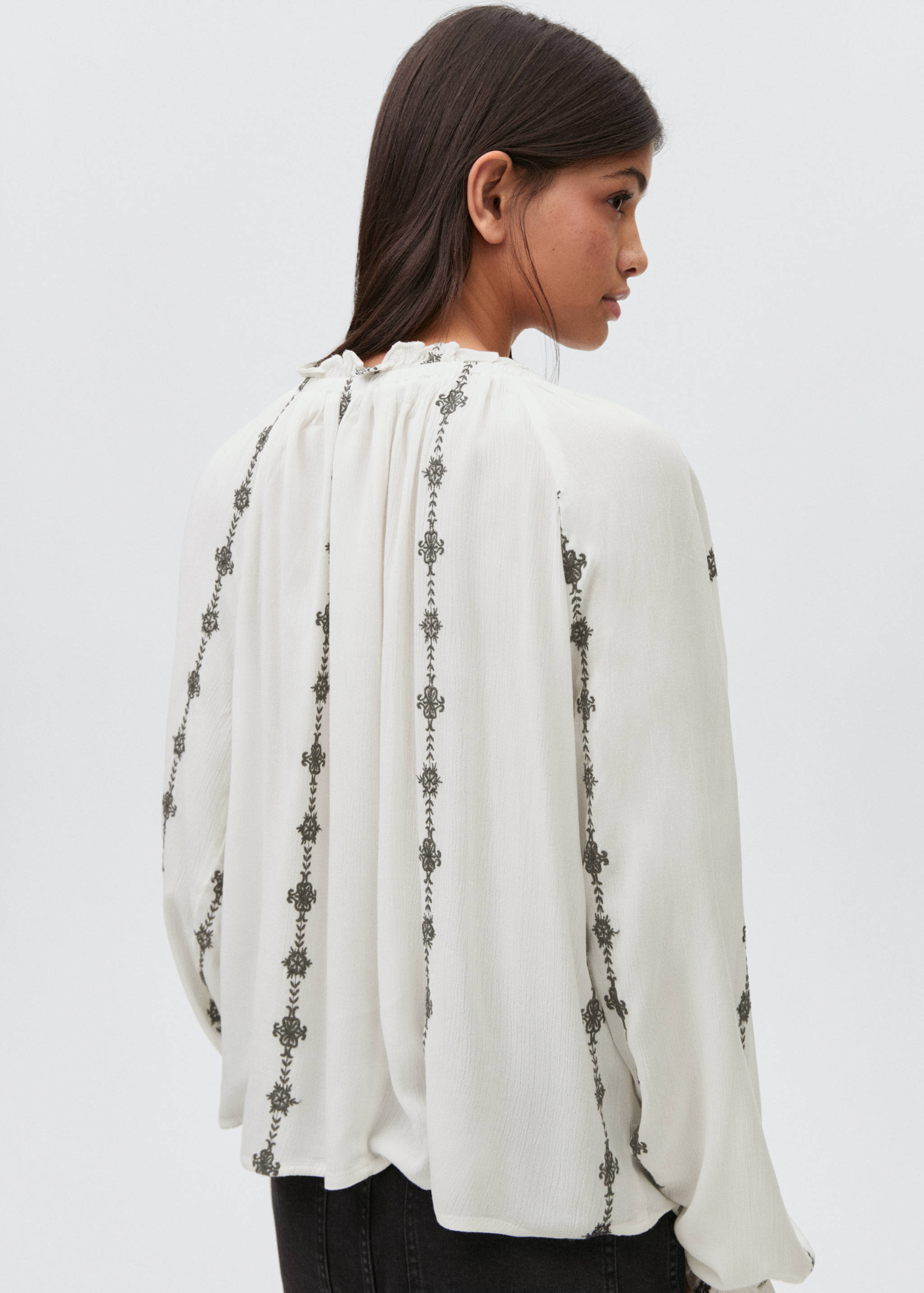 Embroidered blouse - Reverse of the article