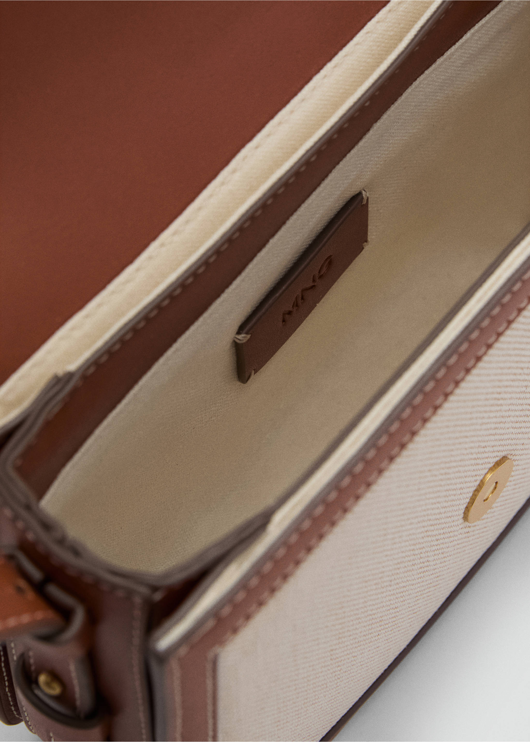 Contrasting canvas shoulder bag - Details of the article 2, Leather. Ref: 87035742-00.