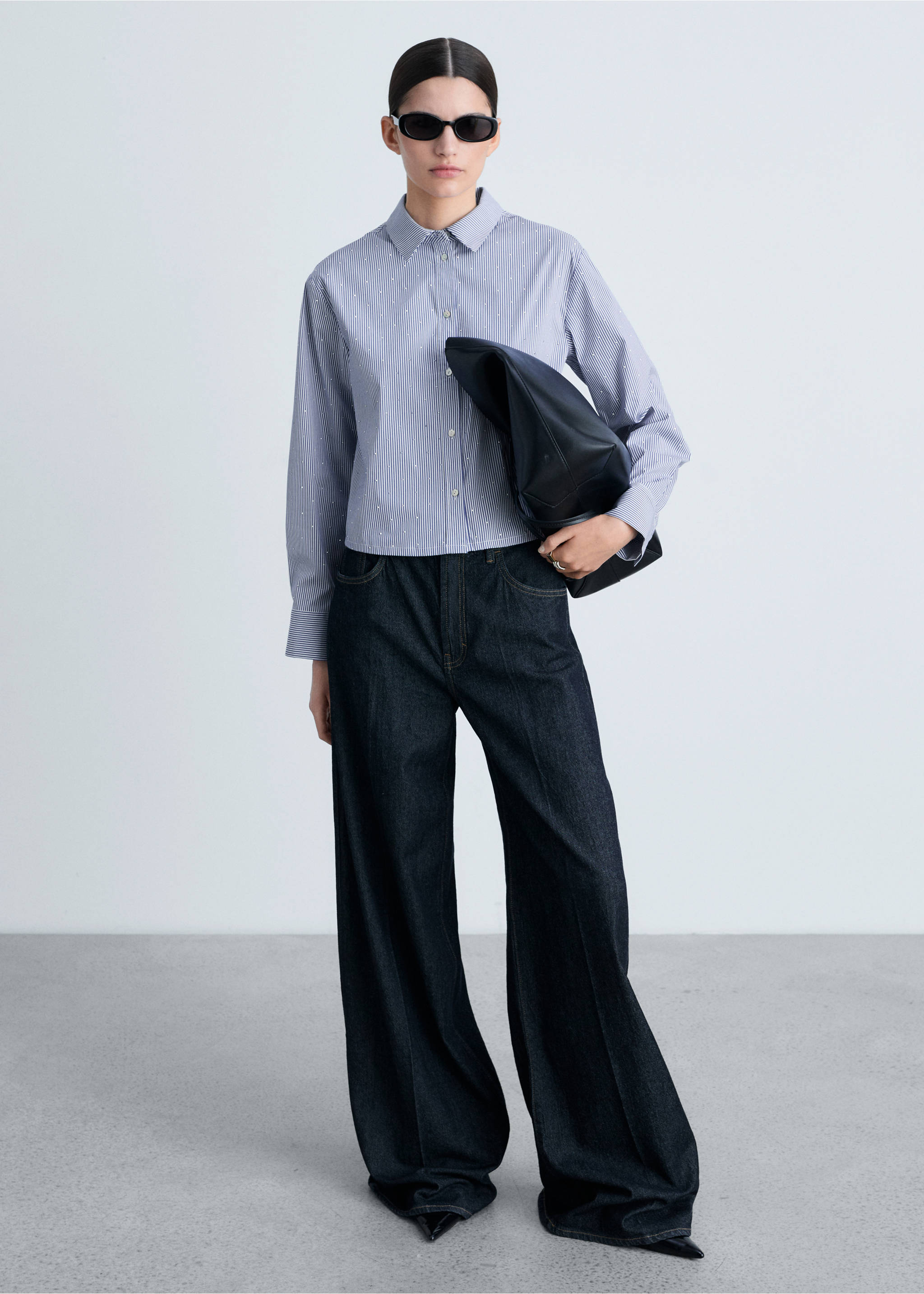 Chemise rayée avec détail strass - Plan général, Bleu ciel. Ref: 87035748-00.