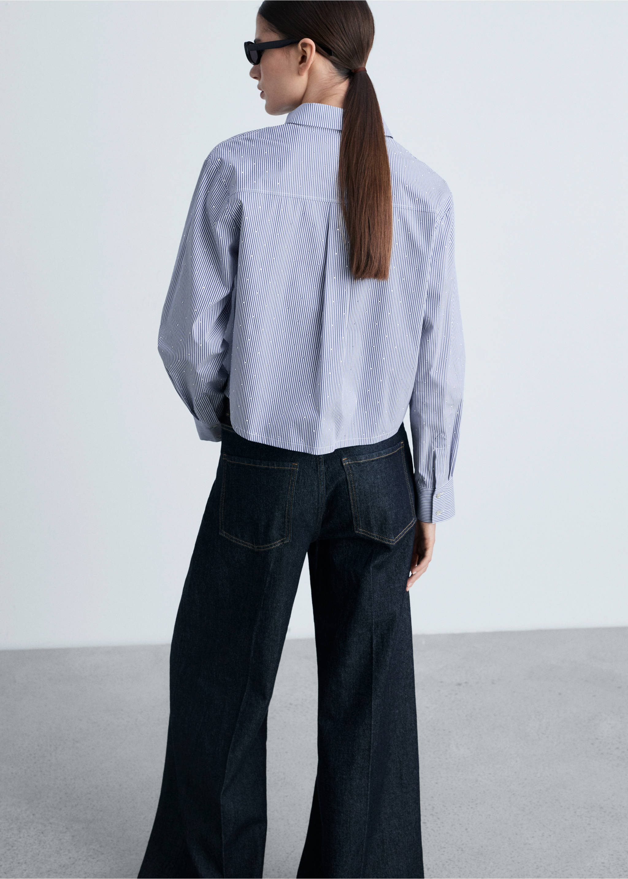 Chemise rayée avec détail strass - Verso de l’article, Bleu ciel. Ref: 87035748-00.