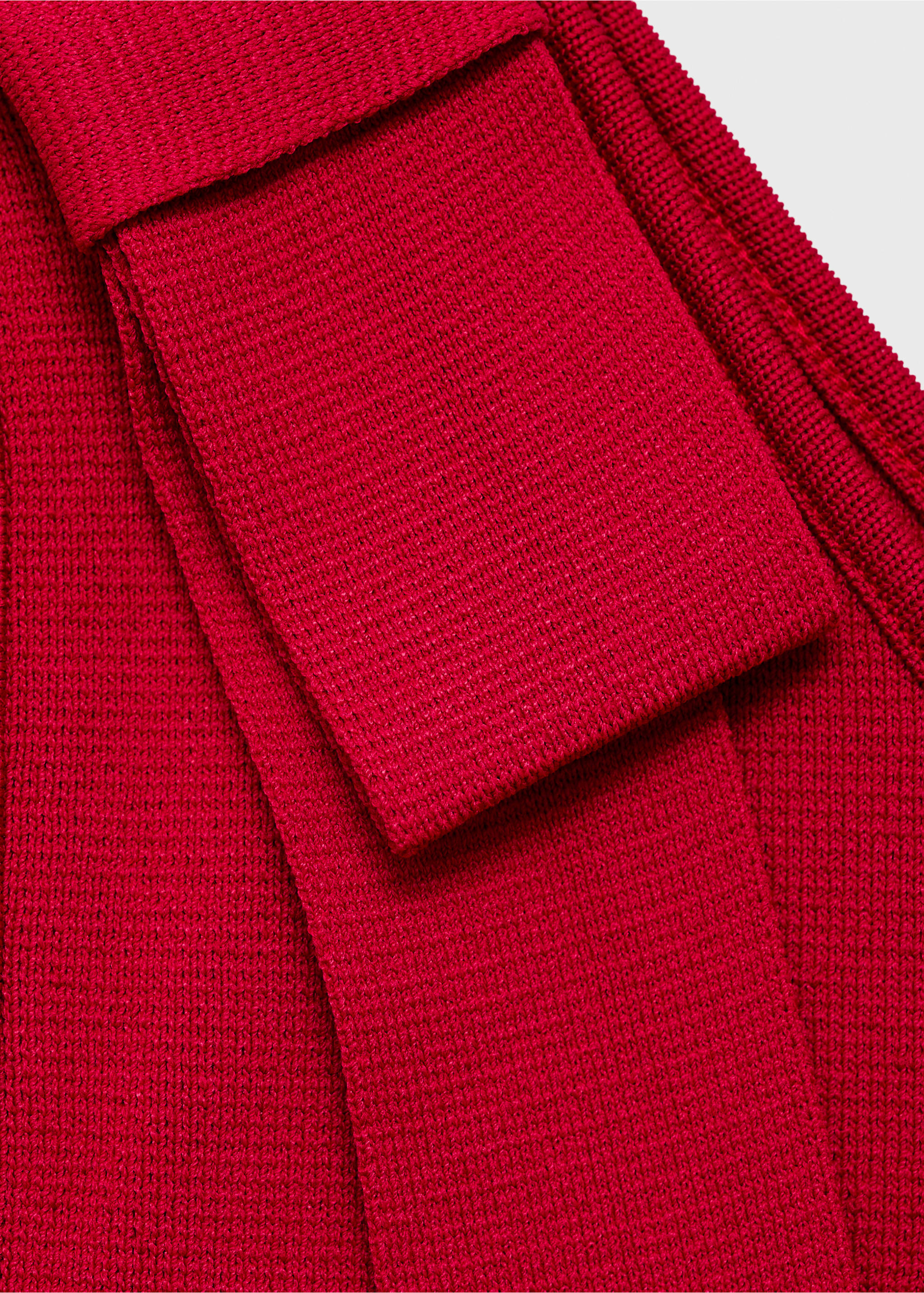 Asymmetrical knitted top with bow - Details of the article 8, Red. Ref: 87035764-00.