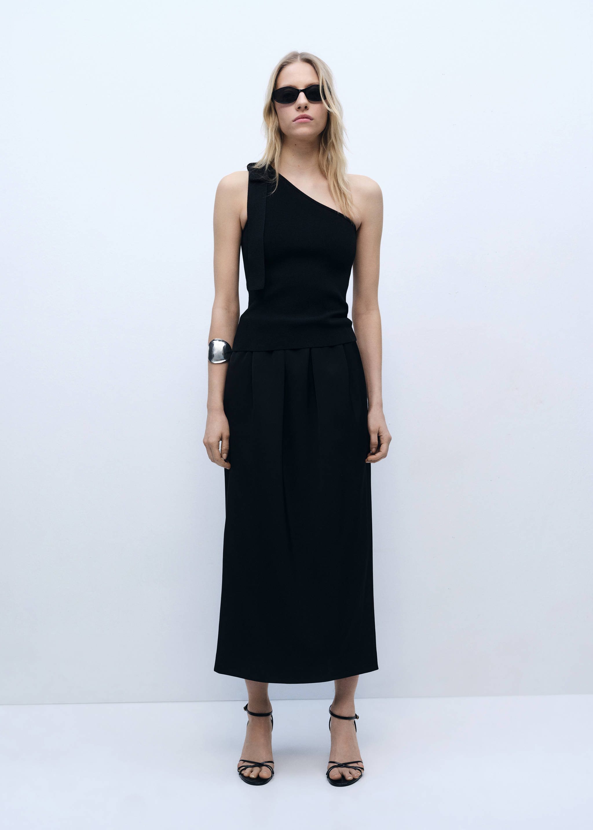 Asymmetrisches Stricktop mit Schleife - Allgemeine Ansicht