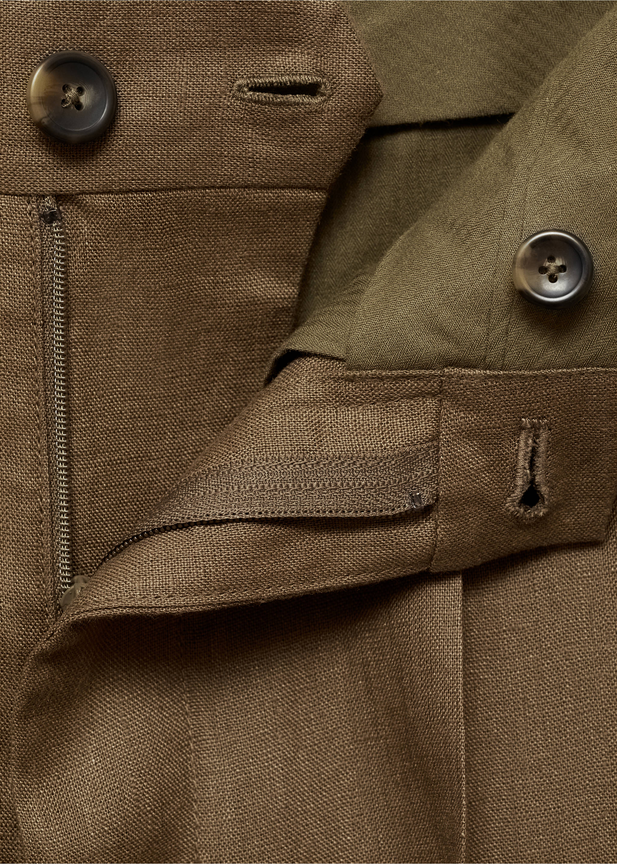 Pantalón 100% lino pinzas - Detalle del artículo 8, Verde medio. Ref: 87035920-00.