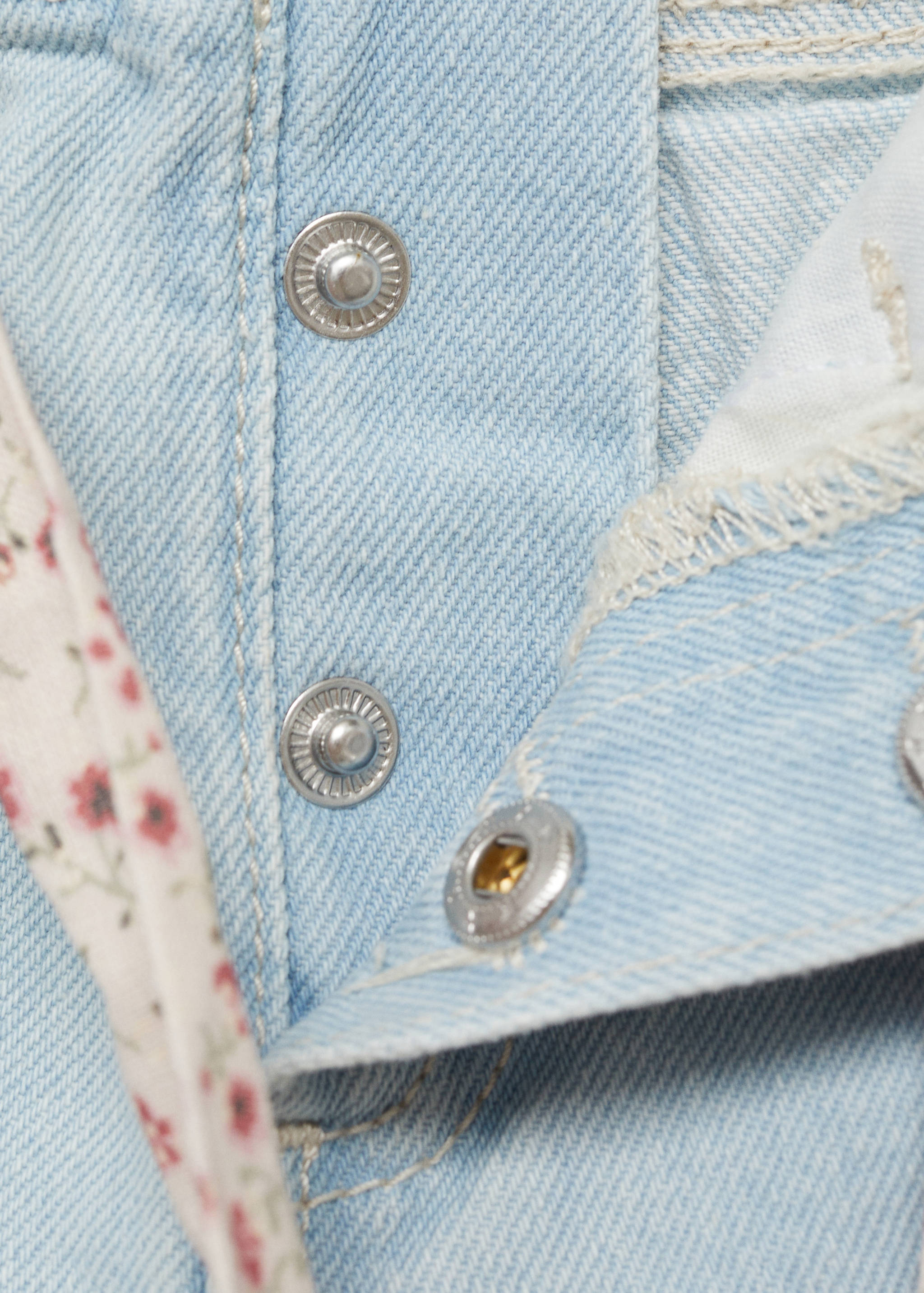 Denim shorts with belt - Details of the article 0