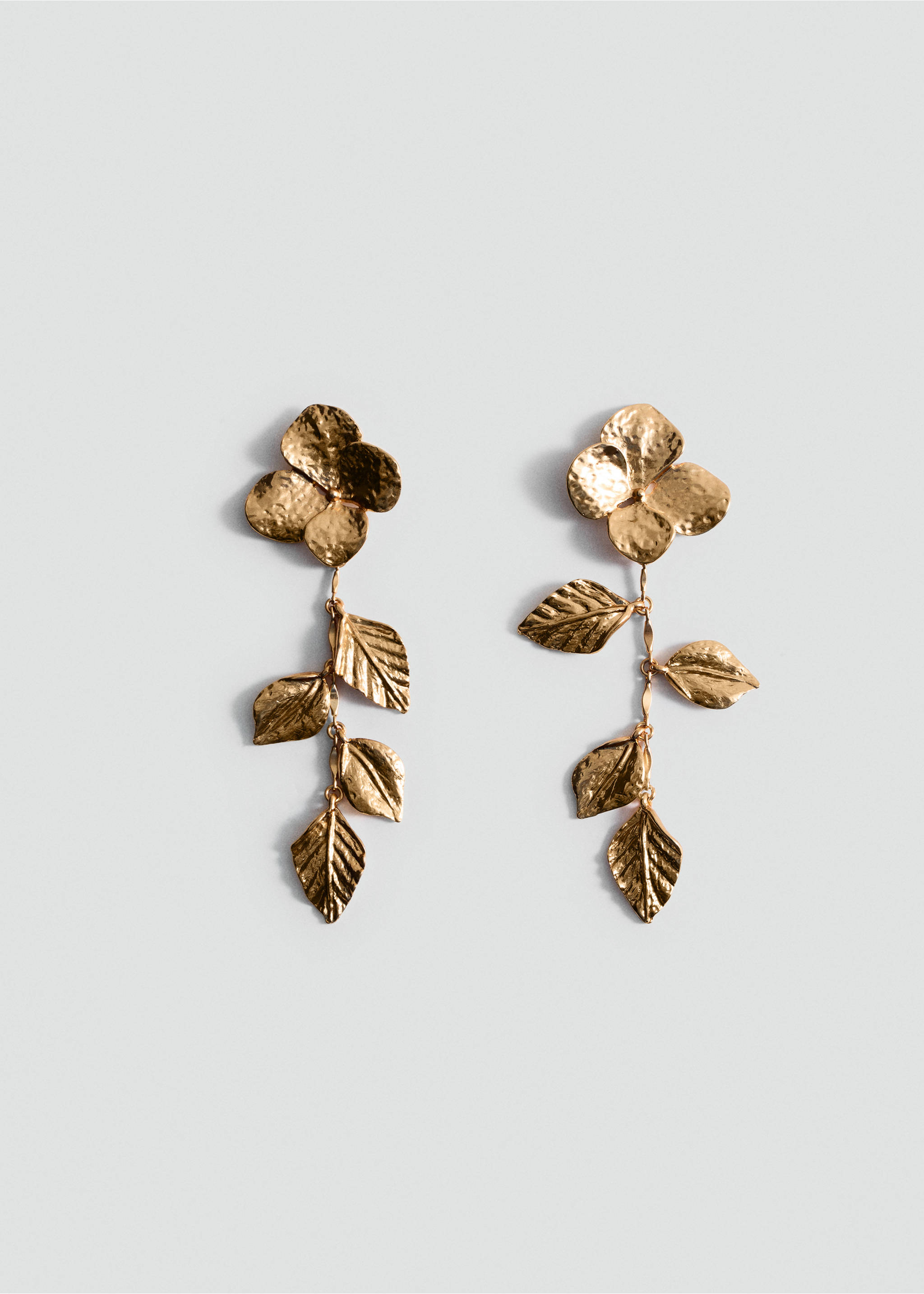 Pendientes metálicos flores colgantes - Artículo sin modelo, Oro. Ref: 87035959-00.