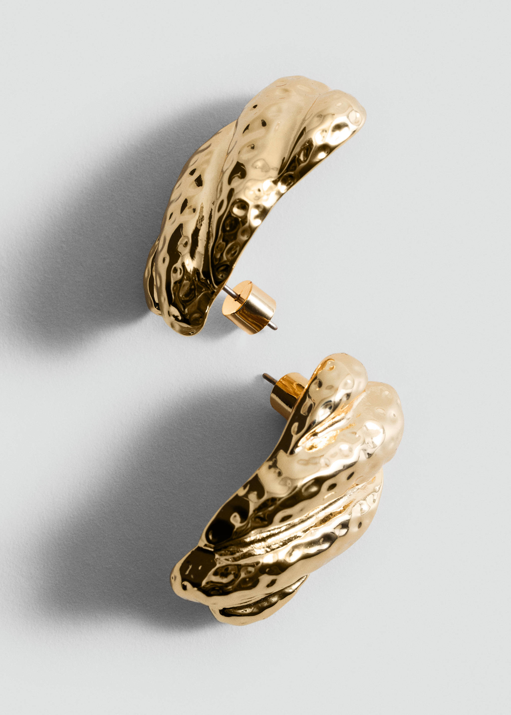Boucles d'oreilles texturées relief - Plan moyen