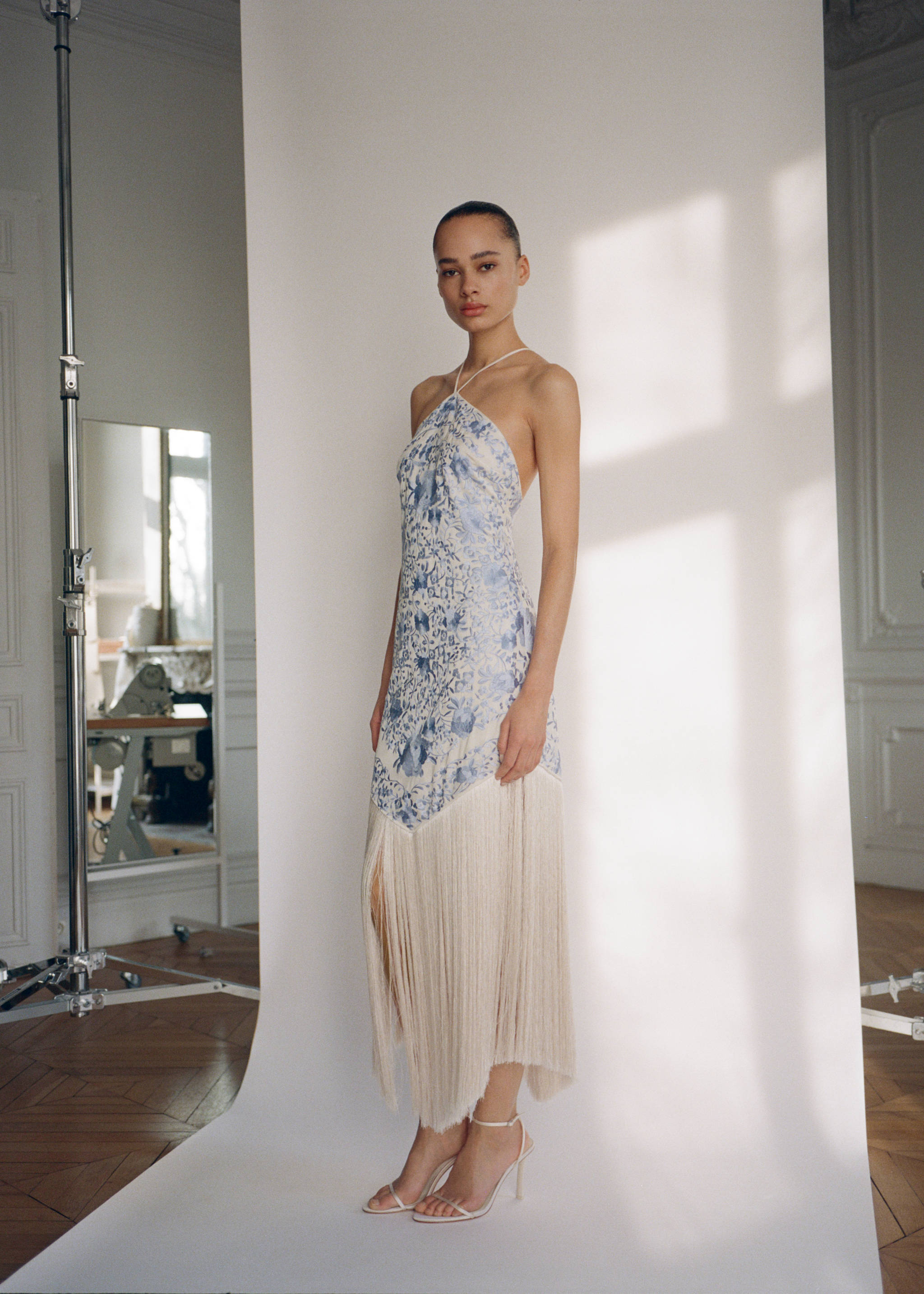 Vestito ricamato con fiori e dettagli con frange - Dettaglio dell'articolo 7