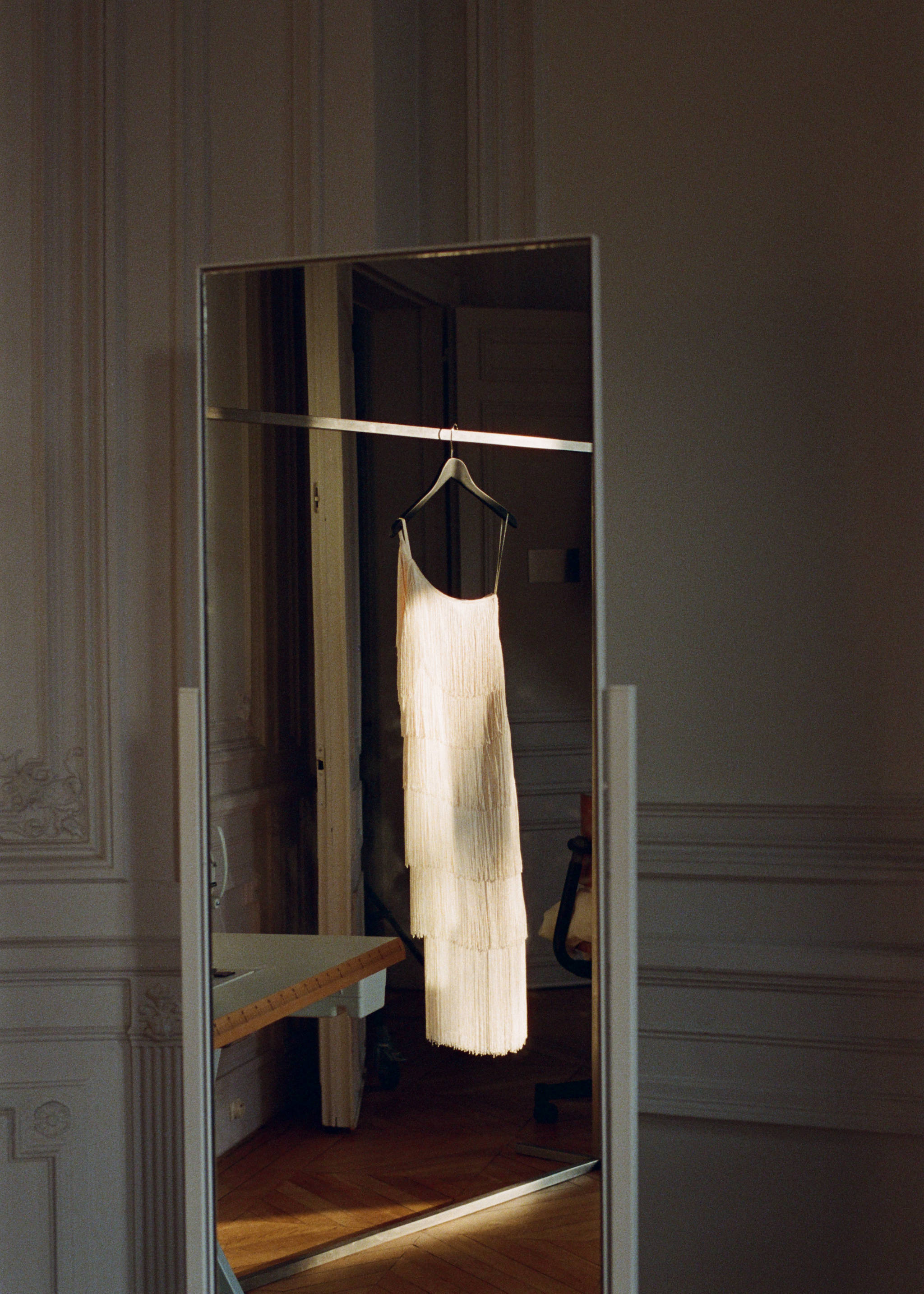Asymmetrical fringed midi-dress - Details of the article 9