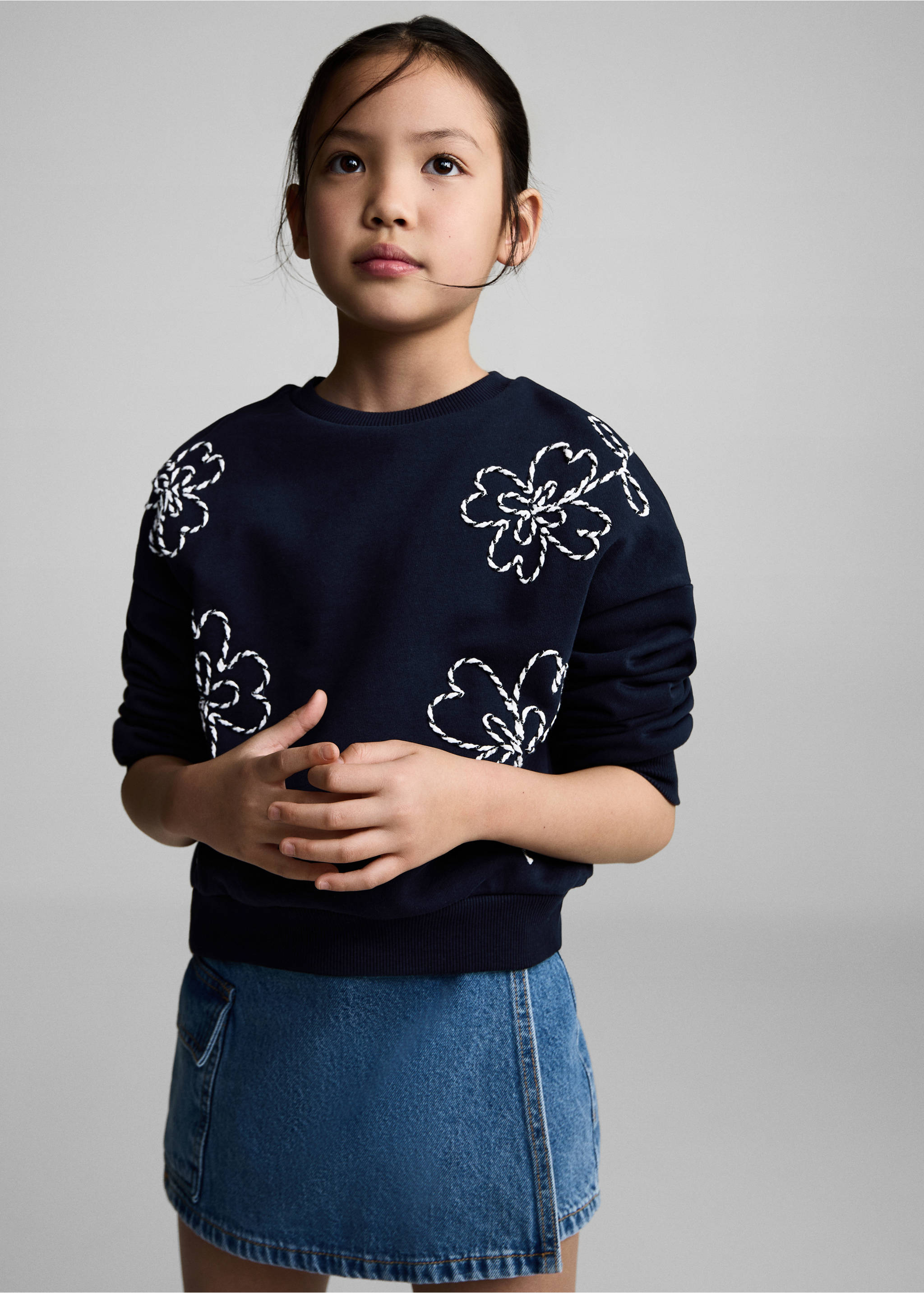 Cotton sweatshirt with embroidered flowers - Medium plane, Dark Navy. Ref: 87035971-00.