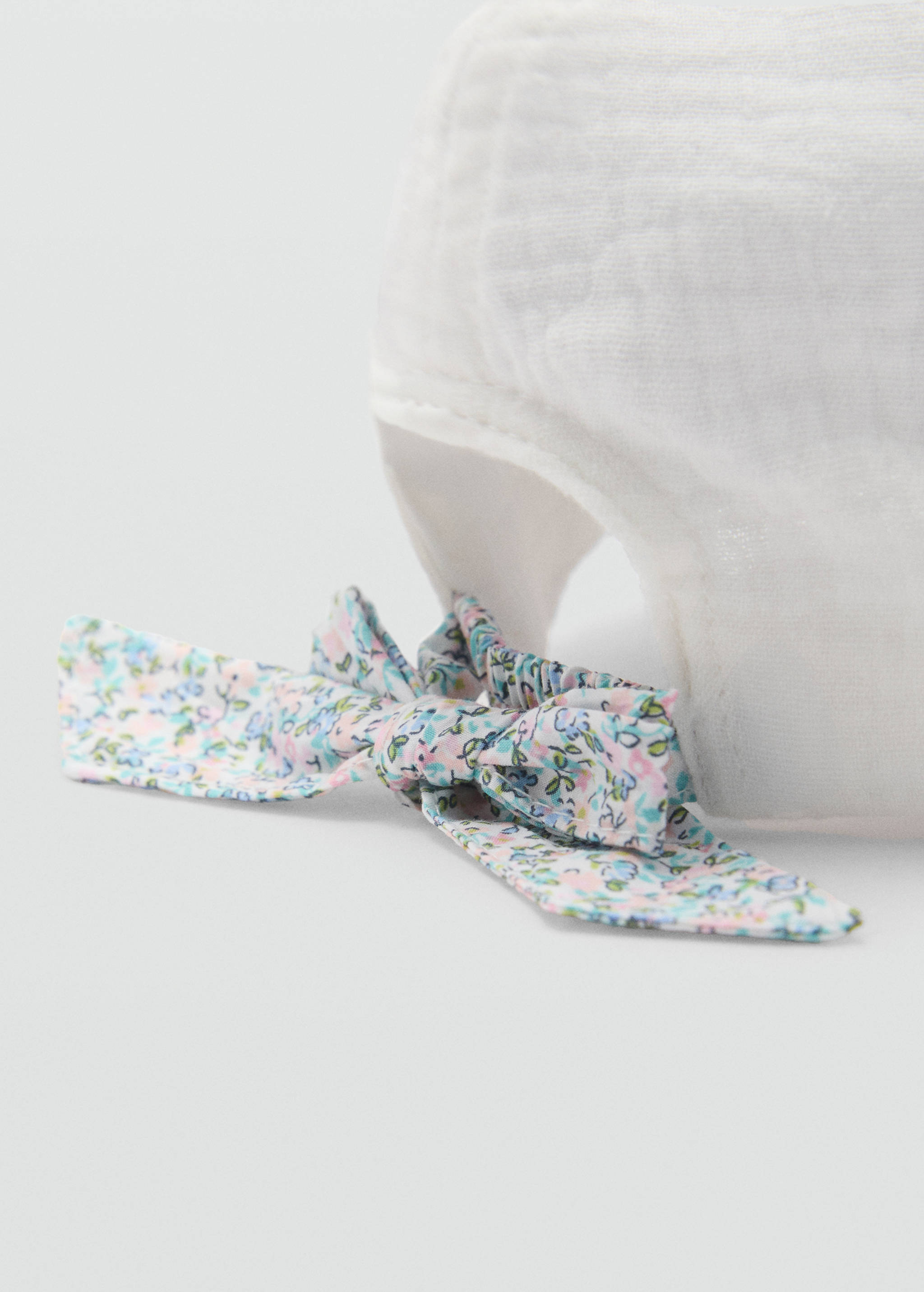 Cheesecloth cap with bow detail - Details of the article 1