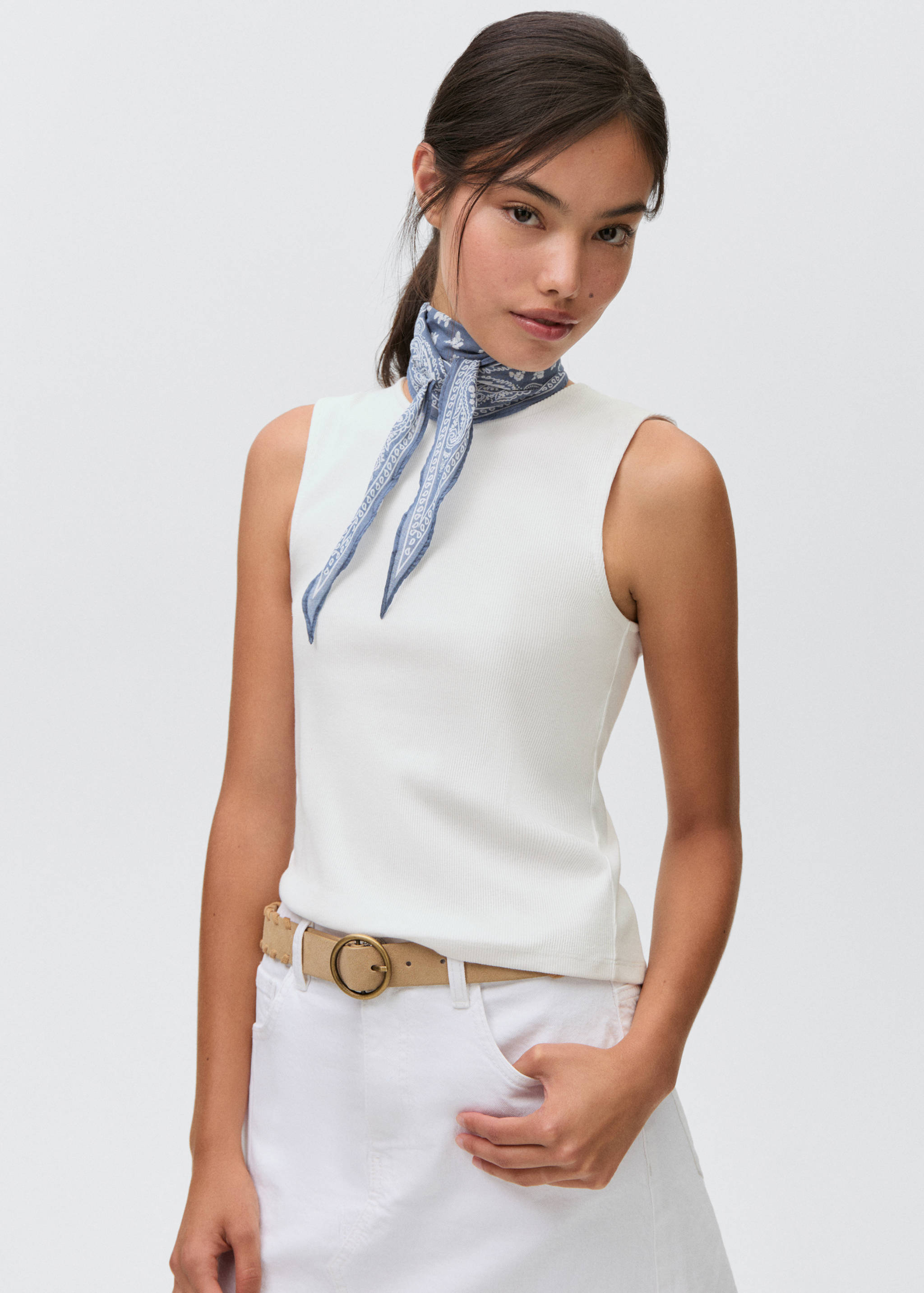 Τοπ με δεμένη πλάτη - Μεσαίο πλάνο