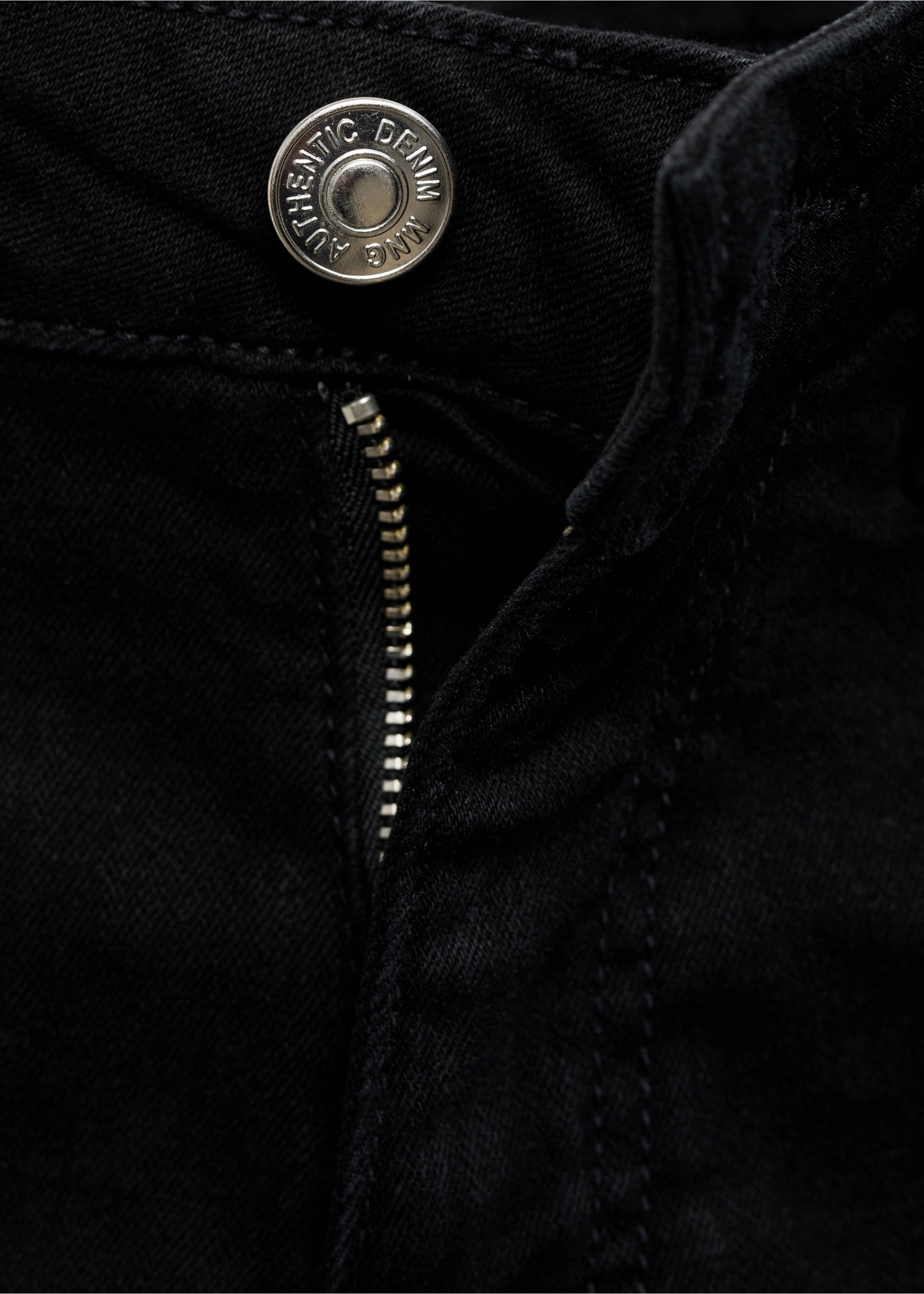 Straight-fit denim shorts - Details of the article 8, Black denim. Ref: 87036352-00.
