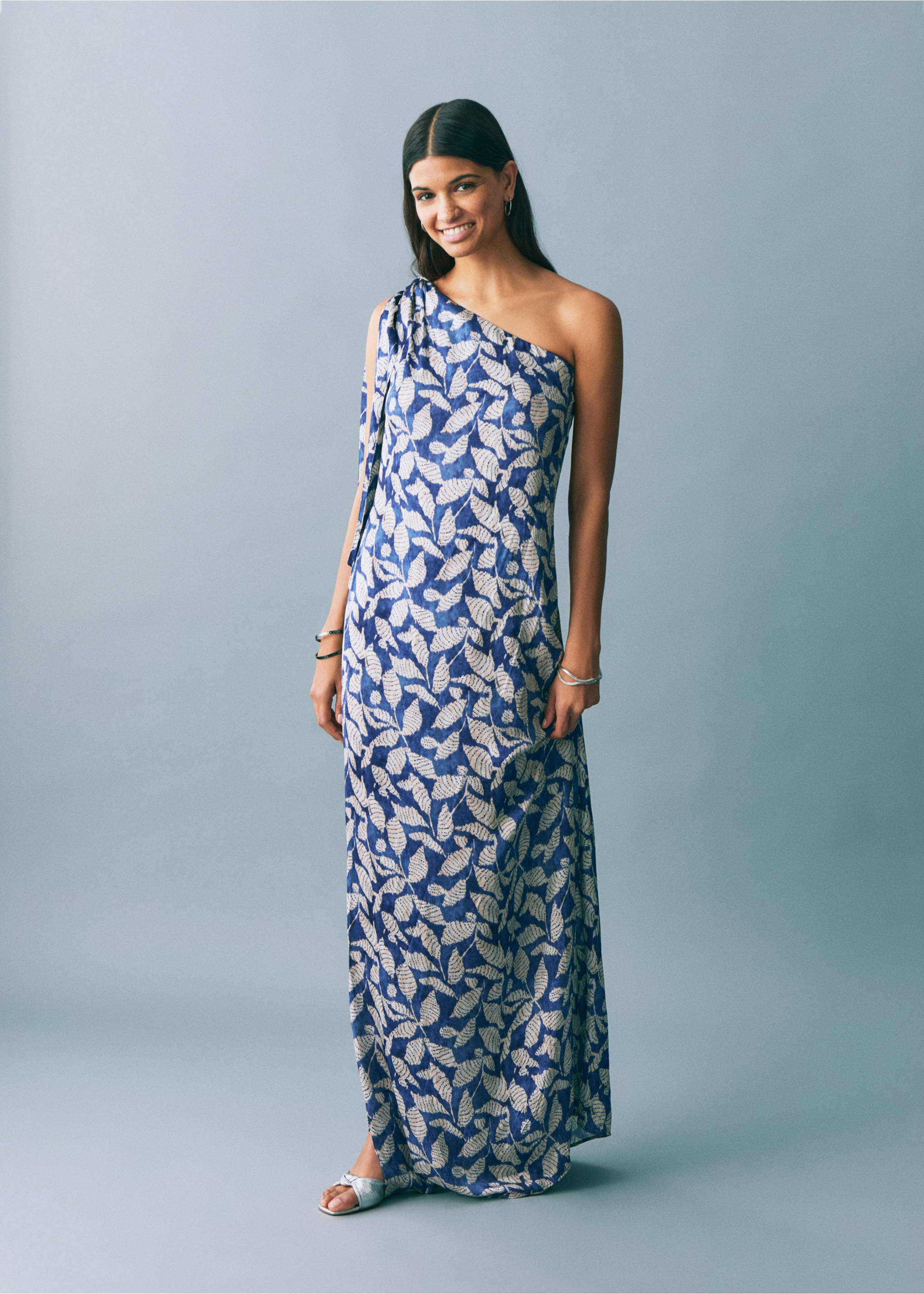 Vestido assimétrico estampado - Plano geral, Azul-marinho escuro. Ref: 87036369-00.