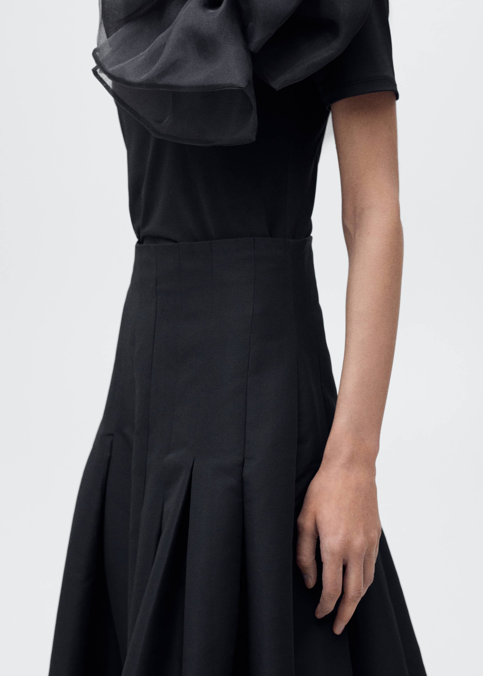 Flared skirt with pleated detail - Details of the article 3