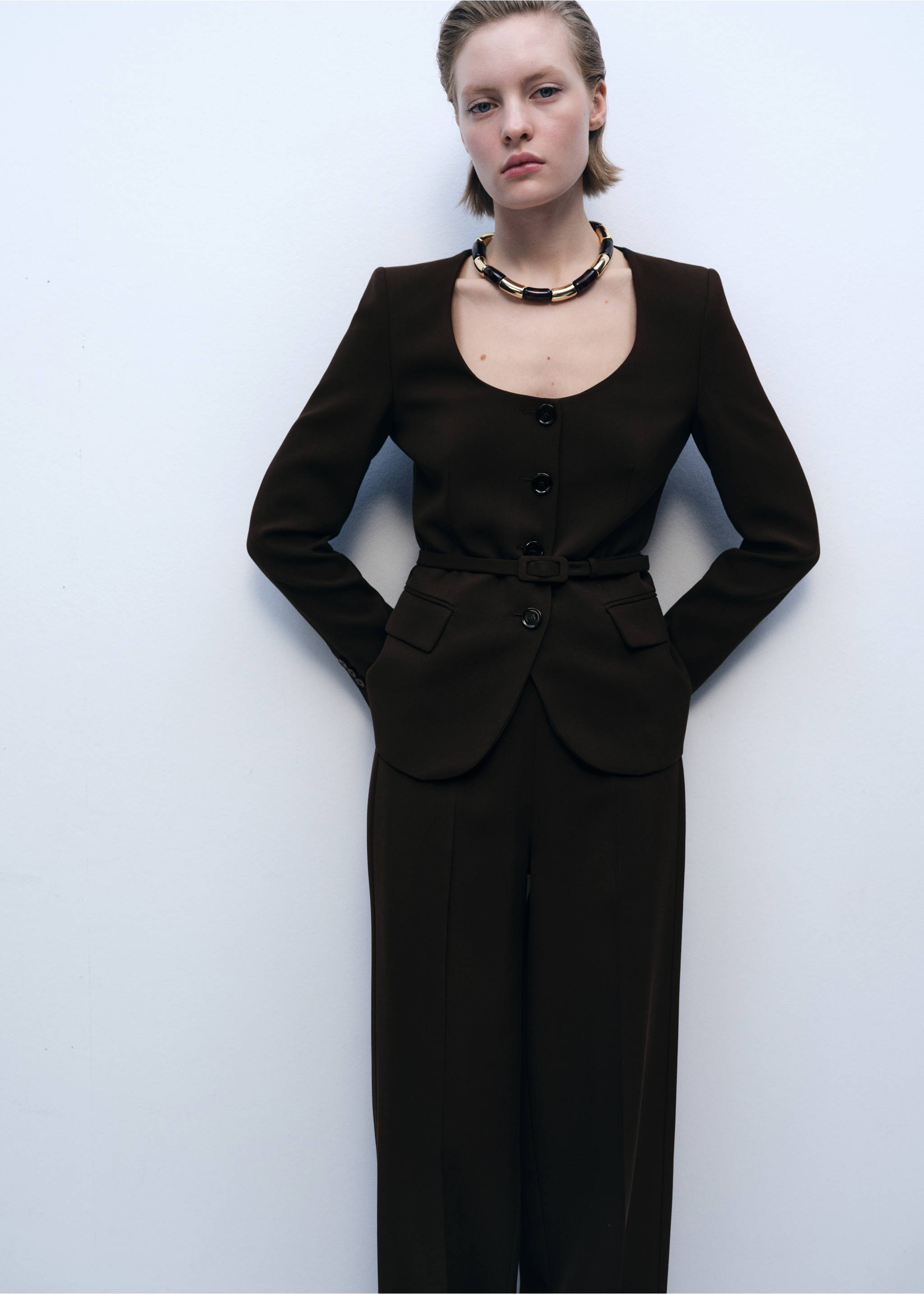 Pantalon droit costume - Détail de l'article 1, Chocolat. Ref: 87036374-00.