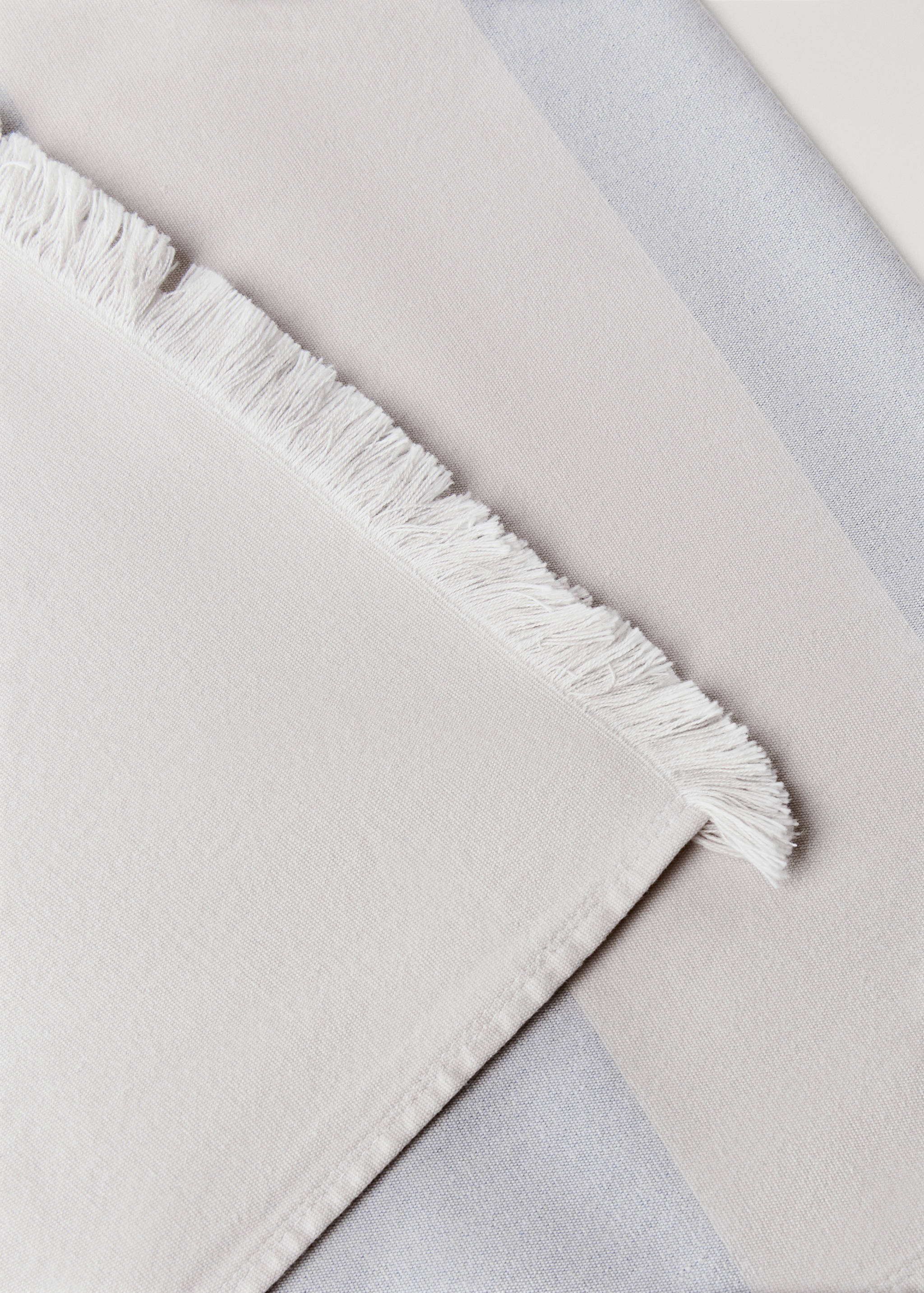 Cotton beach towel with stripes and fringed trim - Details of the article 1