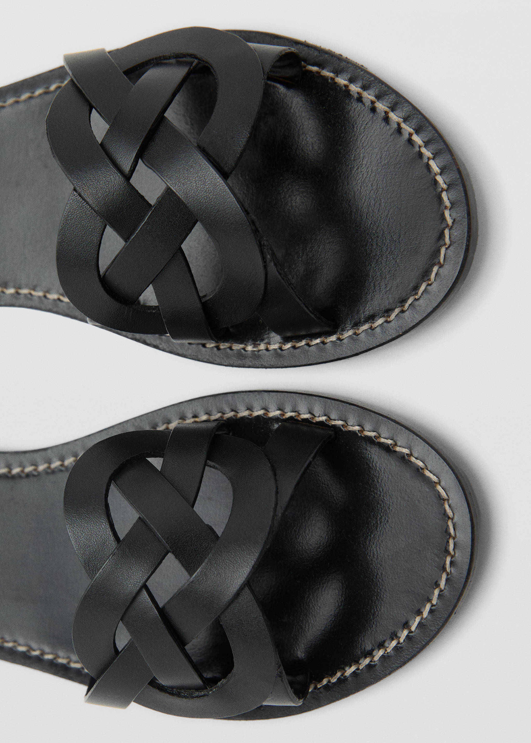 Leather sandals with intertwined strap - Details of the article 2