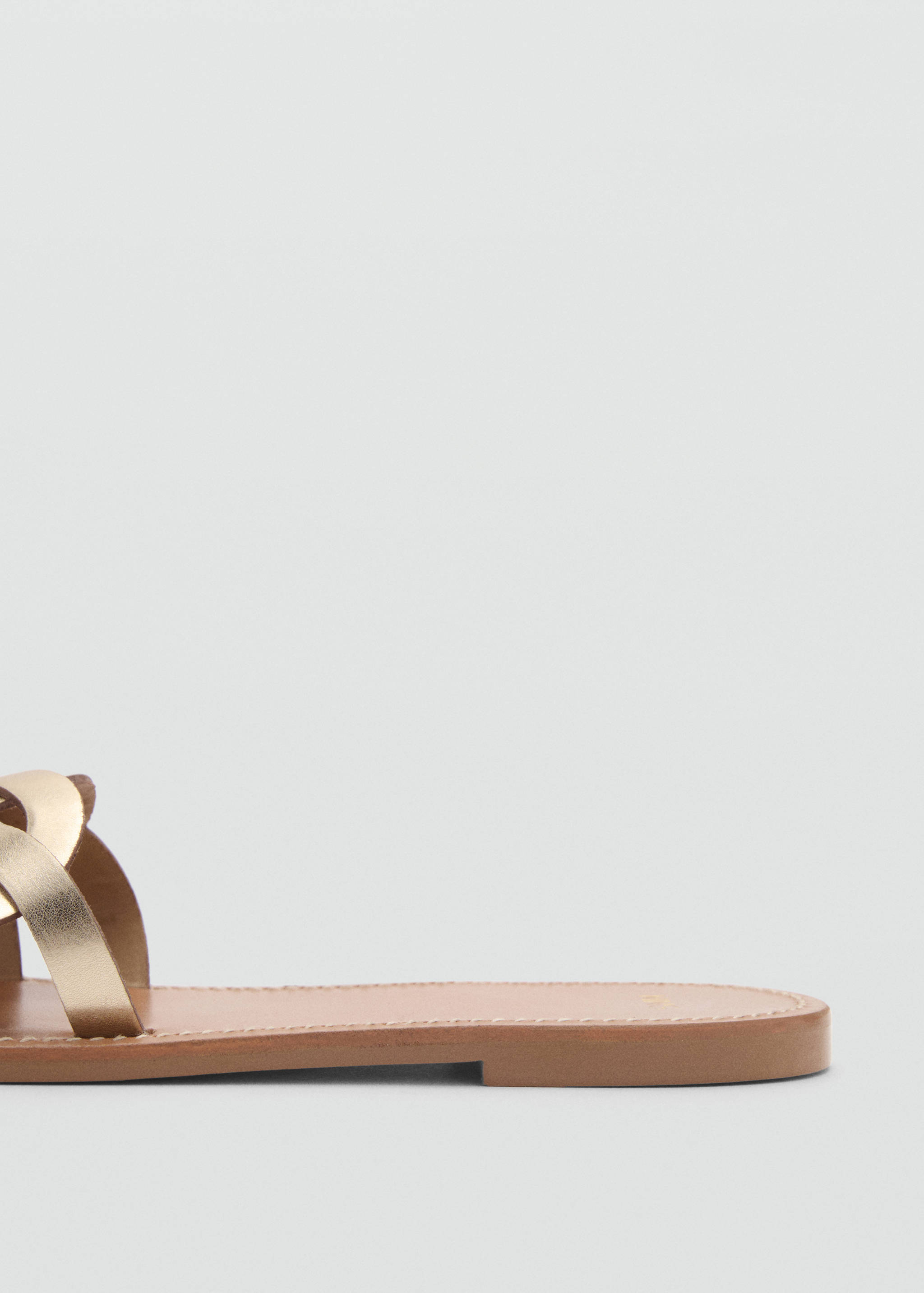 Leather sandals with intertwined strap - Details of the article 2