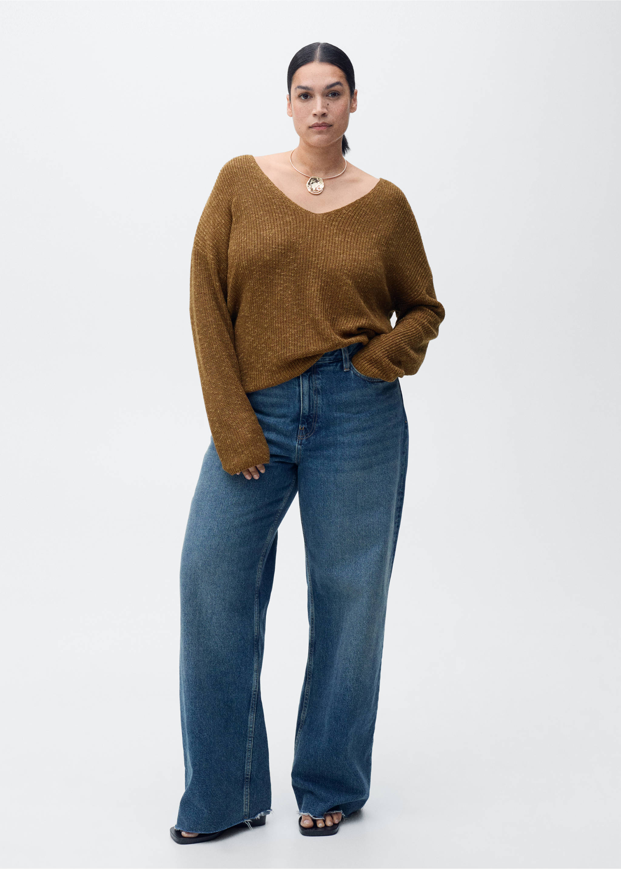 V-neck knit sweater - Details of the article 6, Tobacco Brown. Ref: 87037165-00.