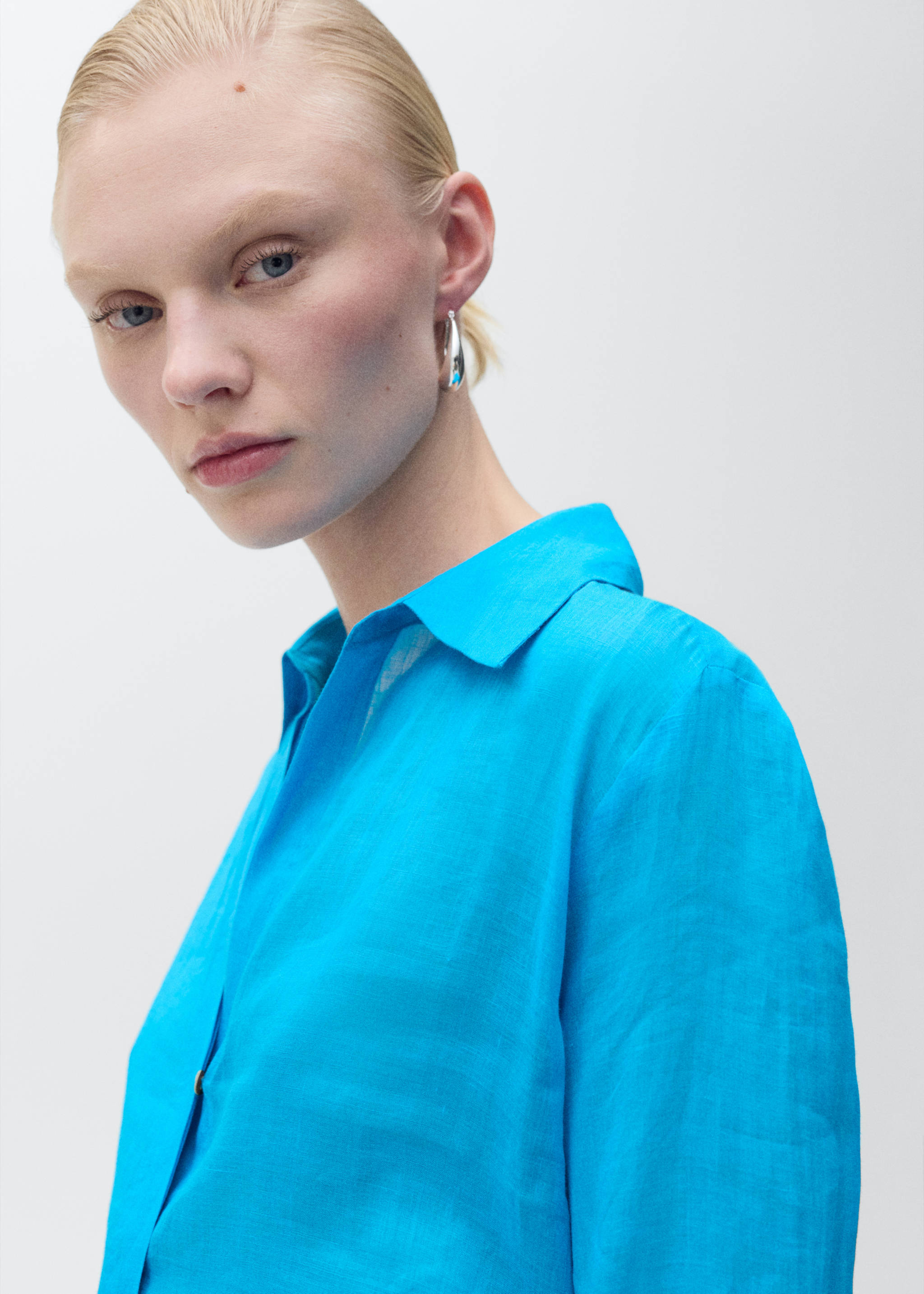 Ramie shirt with hidden buttons - Details of the article 1