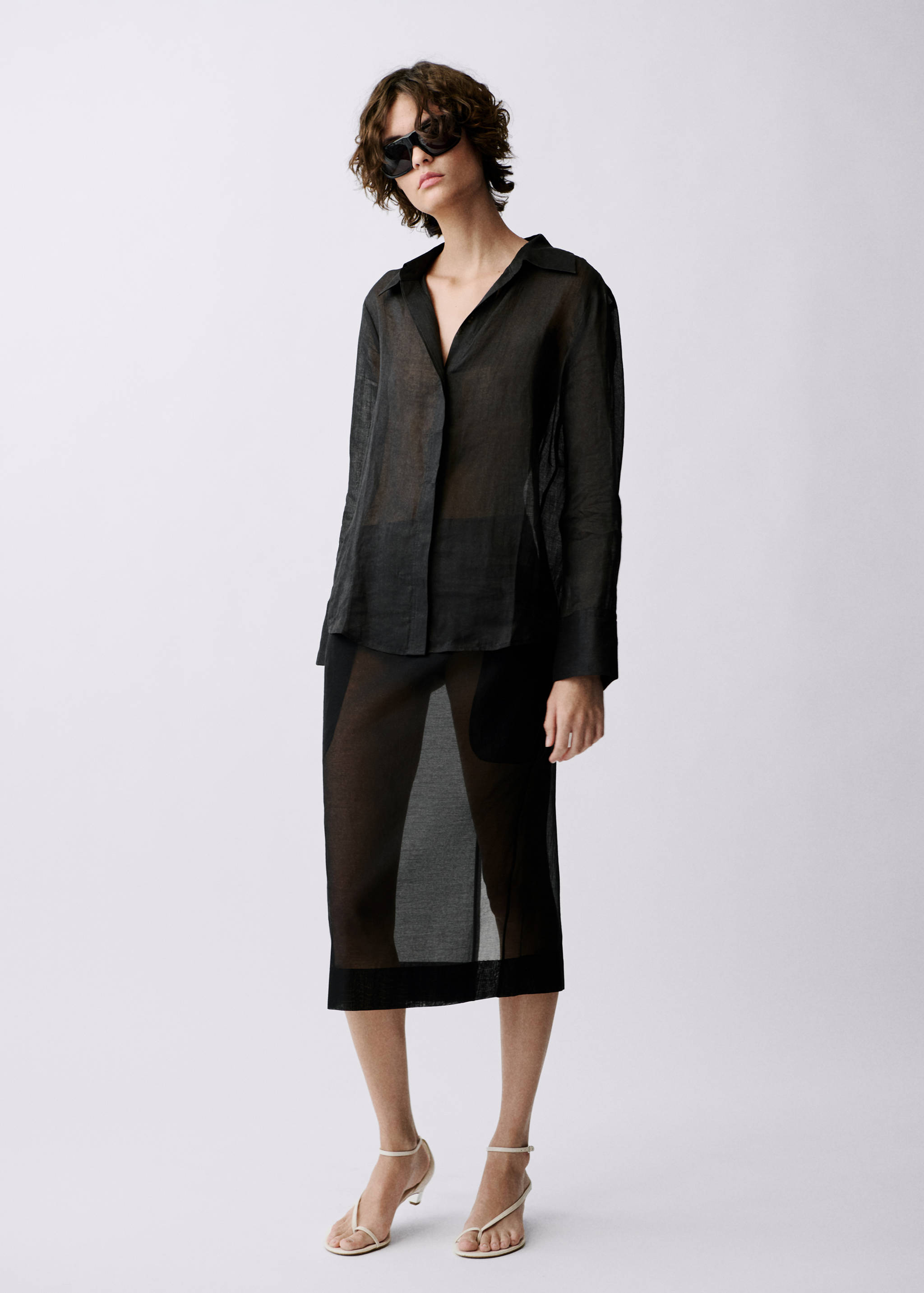 Camisa de rami com botões ocultos - Plano geral