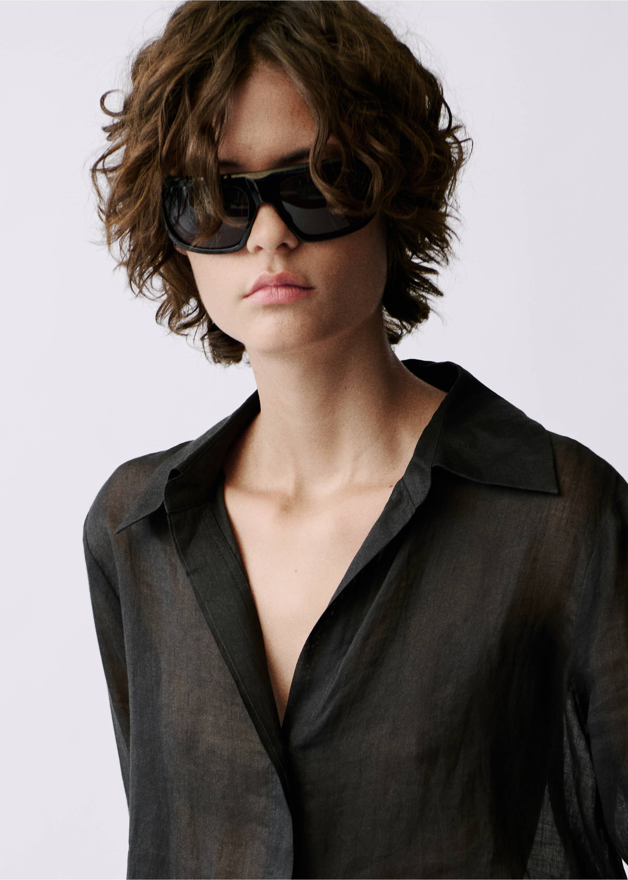 Camisa ramio botones ocultos - Plano medio, Negro. Ref: 87037167-00.