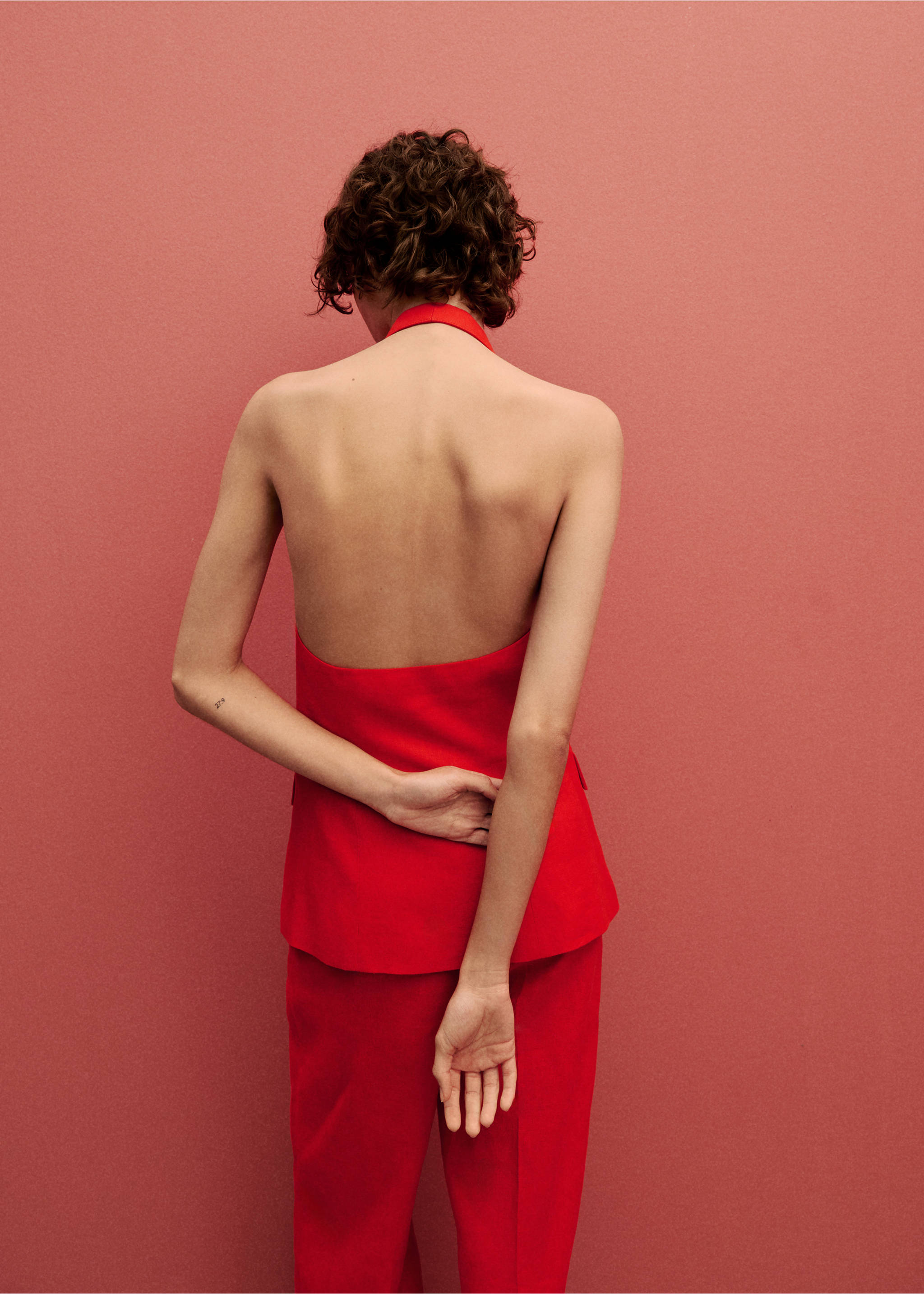 Linen halter-neck suit waistcoat - Reverse of the article, Red. Ref: 87037172-00.