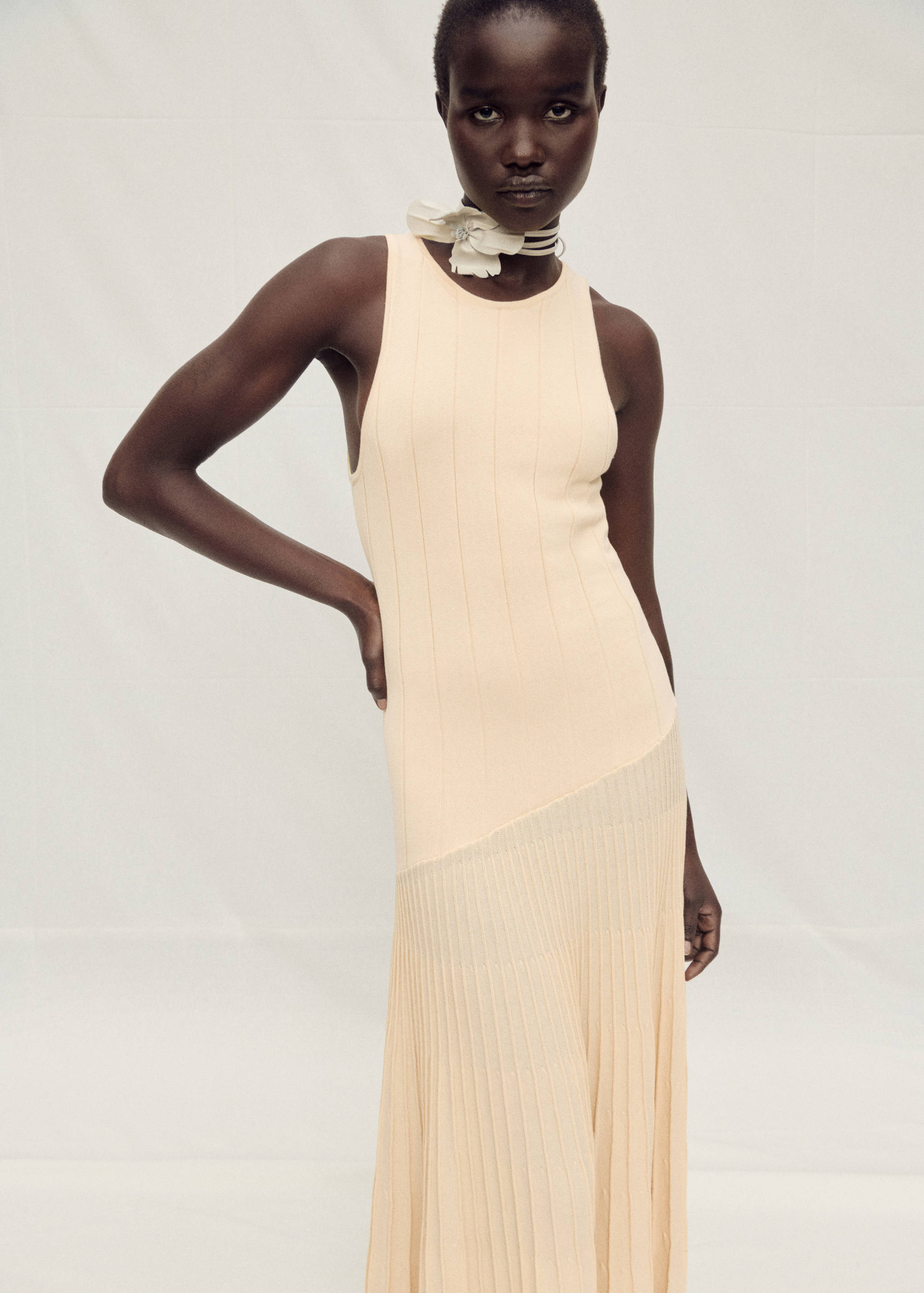 Pleated knitted dress - Medium plane