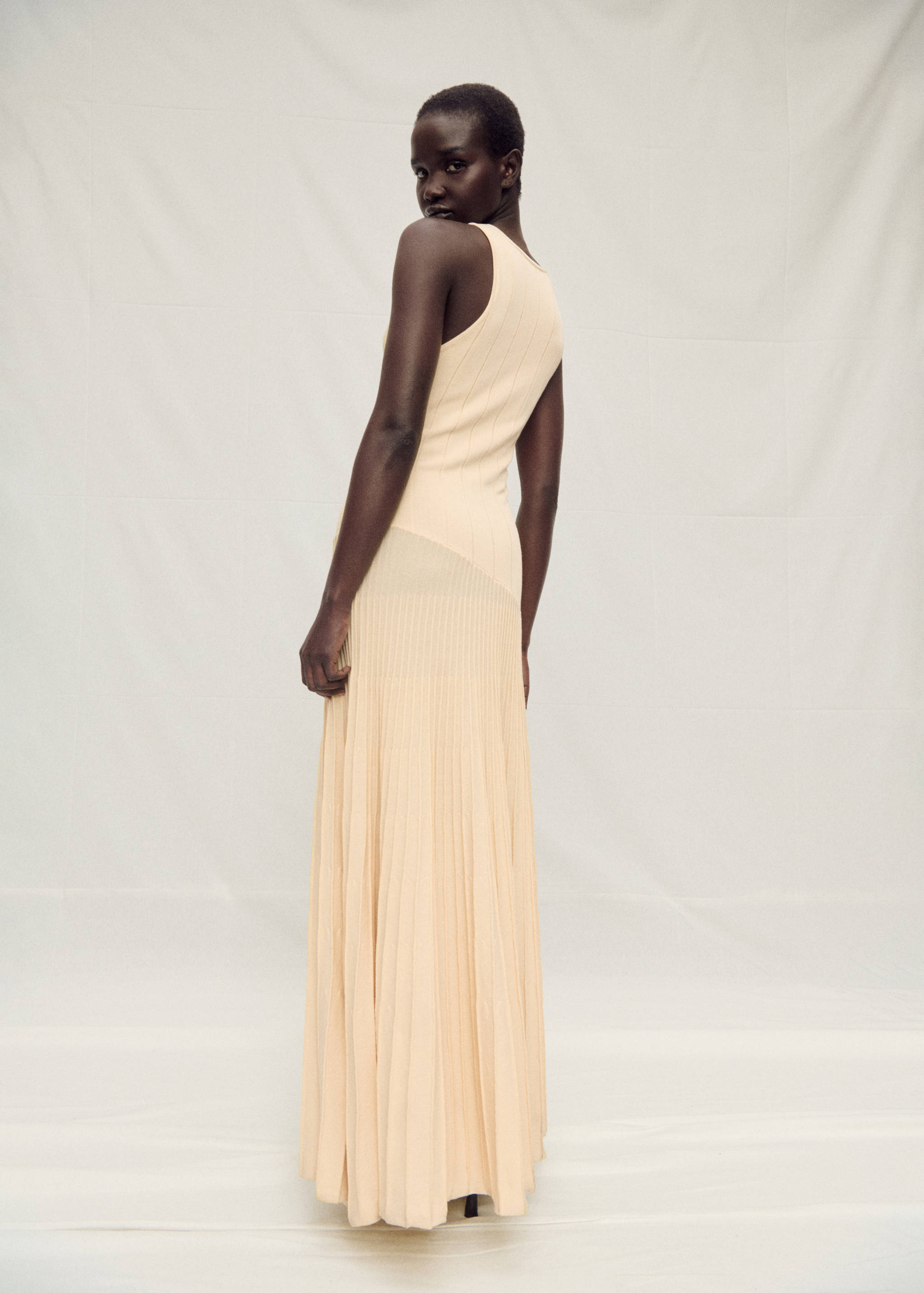 Pleated knitted dress - Reverse of the article